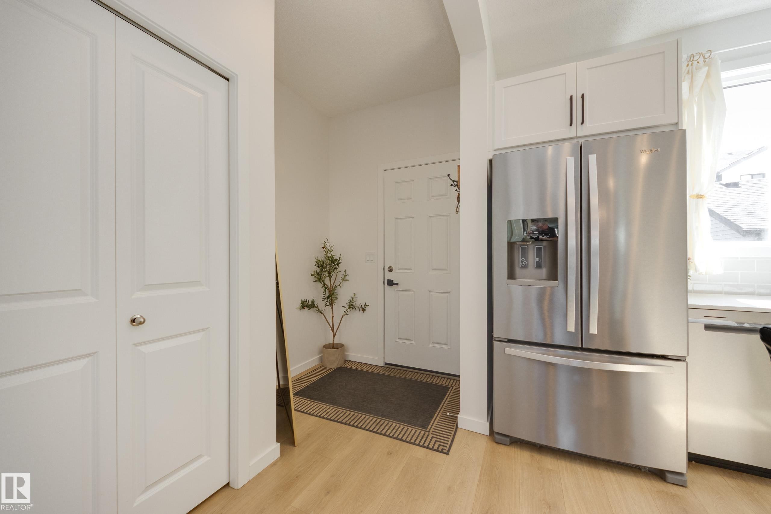 19281 22A Avenue, Edmonton, AB - Indoor