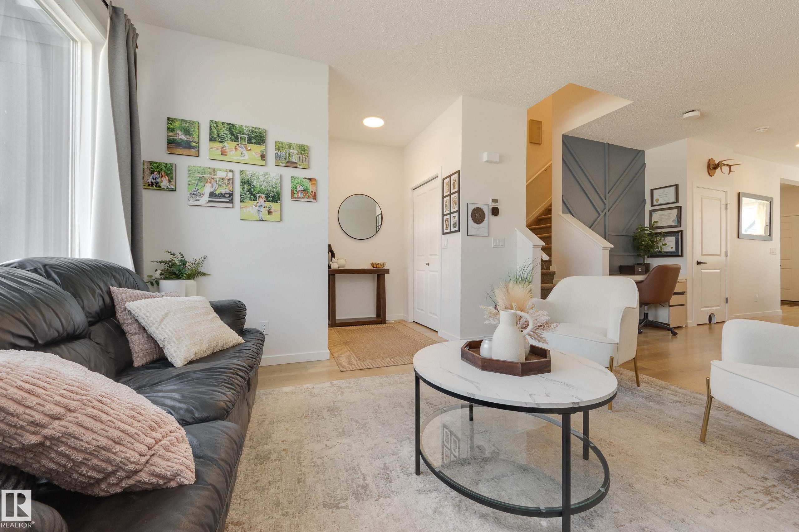 19281 22A Avenue, Edmonton, AB - Indoor Photo Showing Living Room