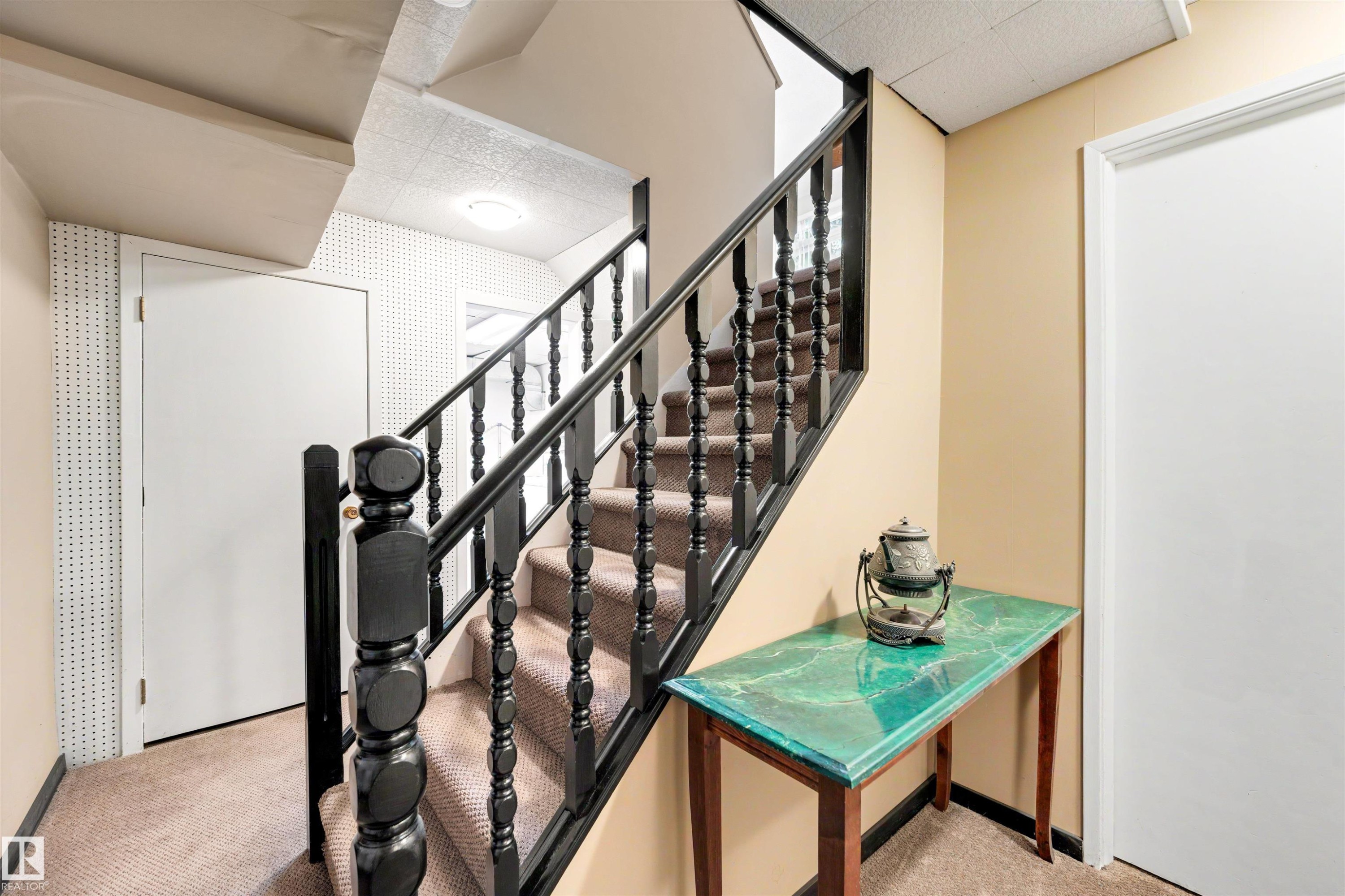 Carpeted stairway featuring dark wood banisters and balusters - 9602 85 Street, Edmonton, AB