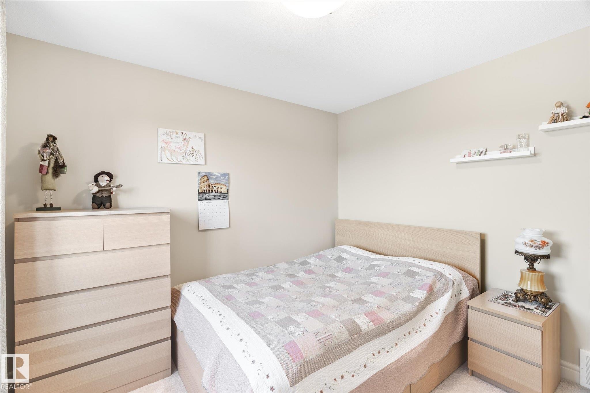 Bedroom with neutral wall paint and light-colored carpeting - 6864 Evans Wynd, Edmonton, AB - Indoor Photo Showing Bedroom