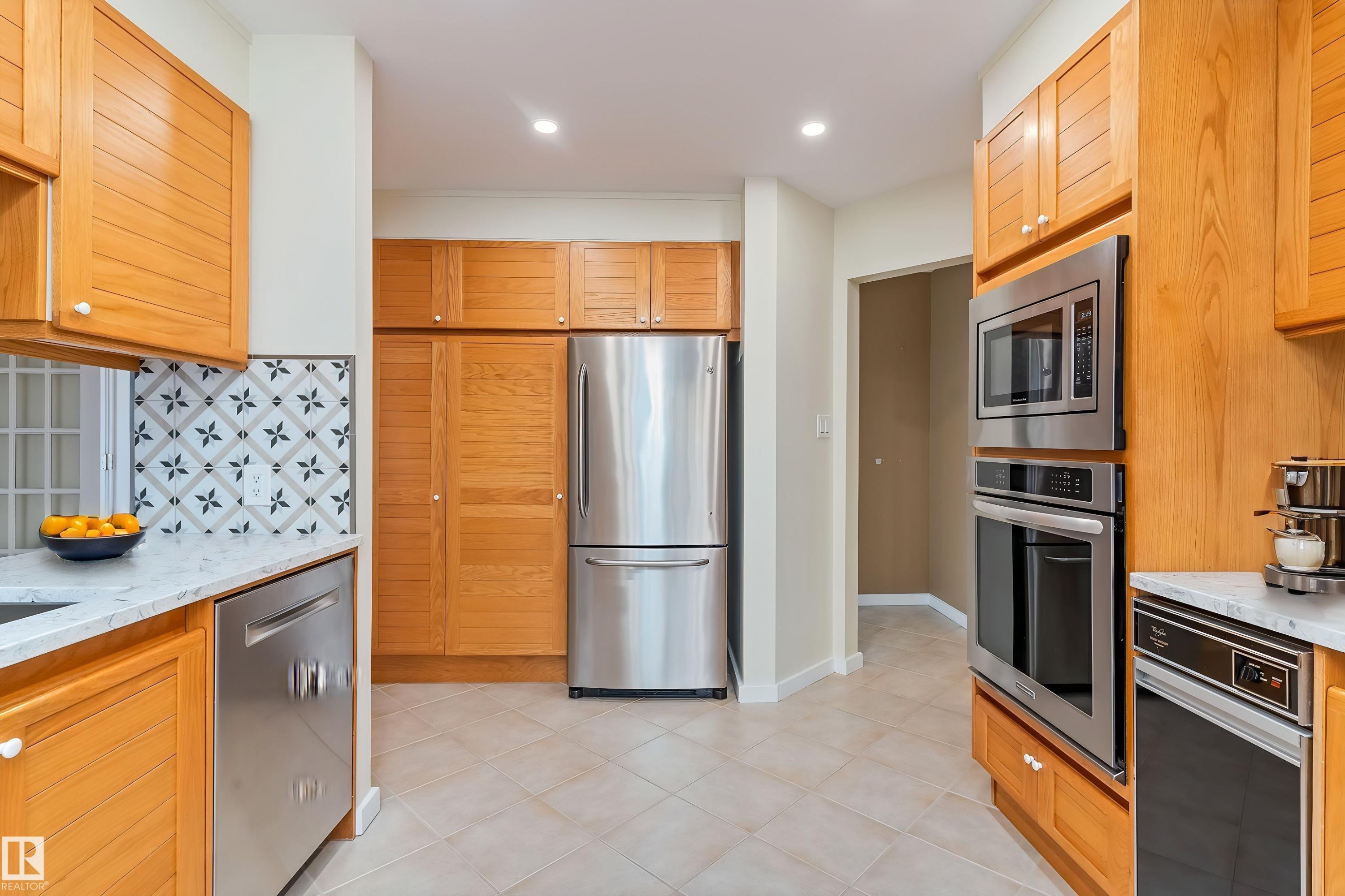 7 14824 45 Avenue, Edmonton, AB - Indoor Photo Showing Kitchen With Stainless Steel Kitchen