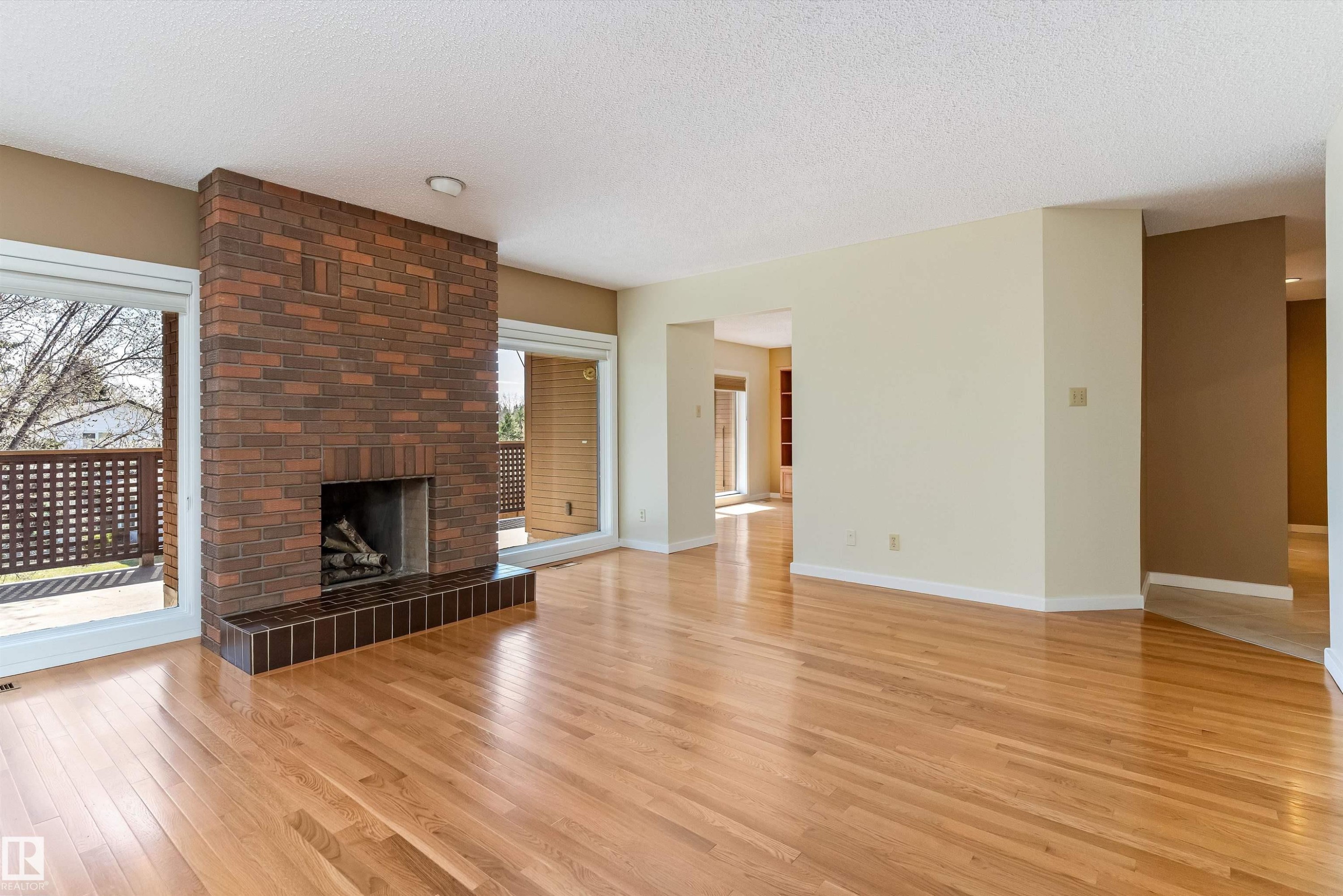 7 14824 45 Avenue, Edmonton, AB - Indoor Photo Showing Living Room With Fireplace