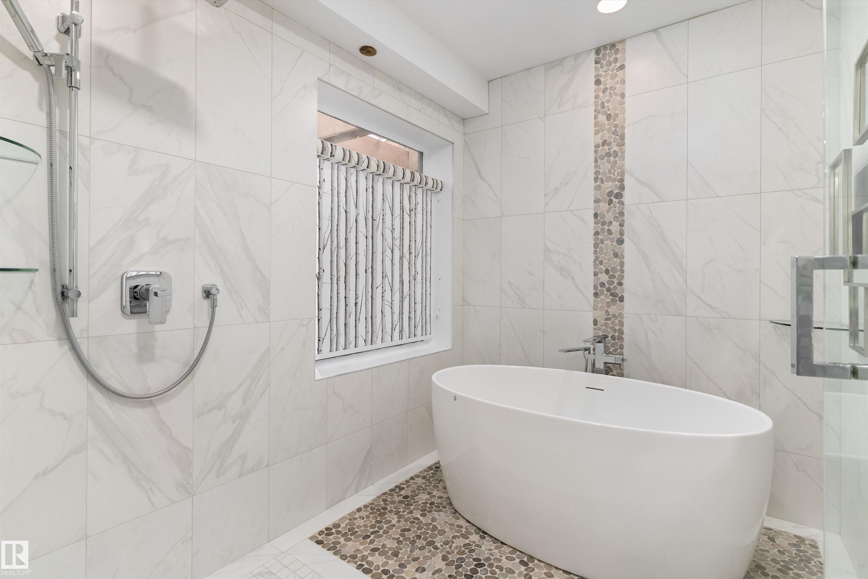 7 14824 45 Avenue, Edmonton, AB - Indoor Photo Showing Bathroom