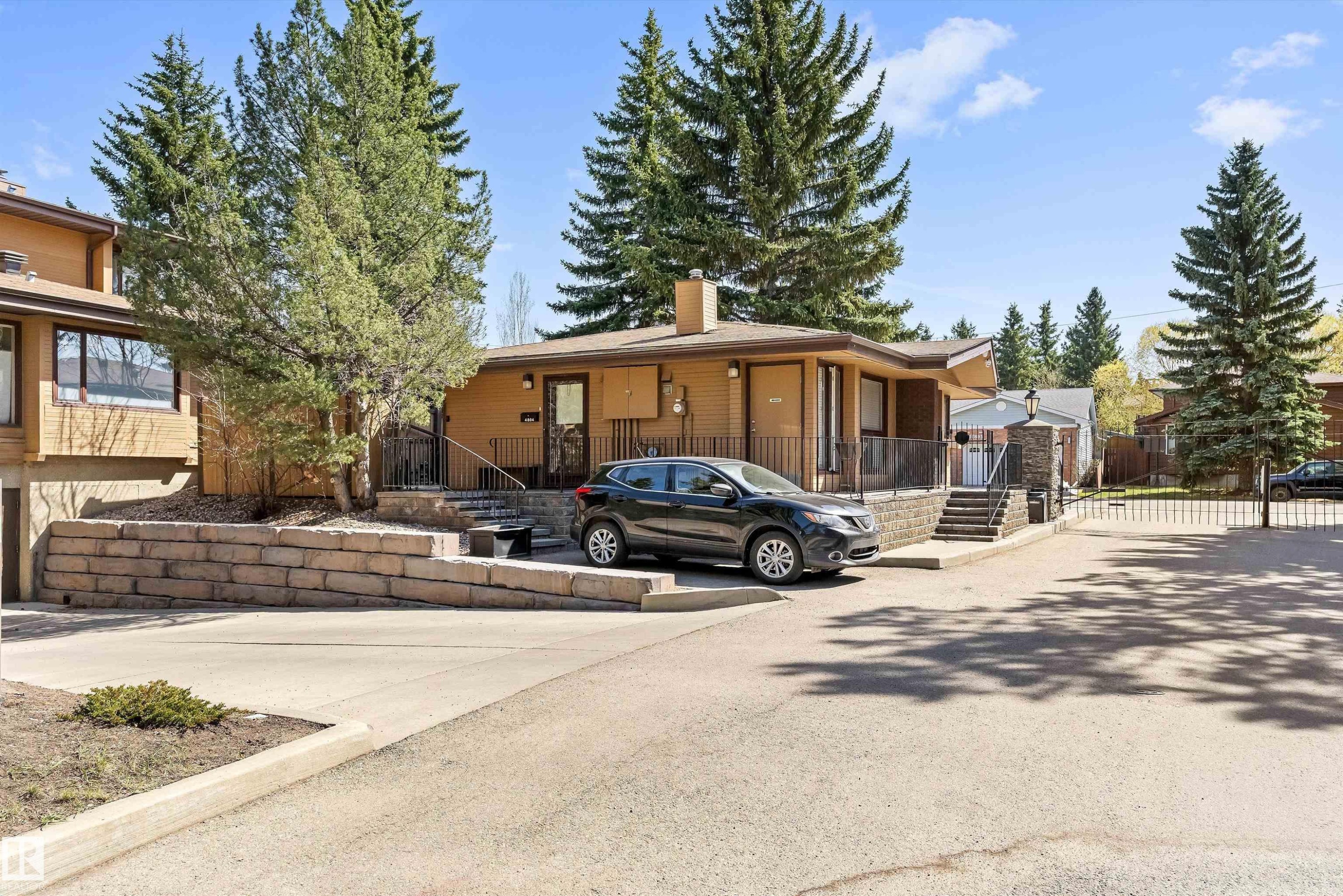 7 14824 45 Avenue, Edmonton, AB - Outdoor