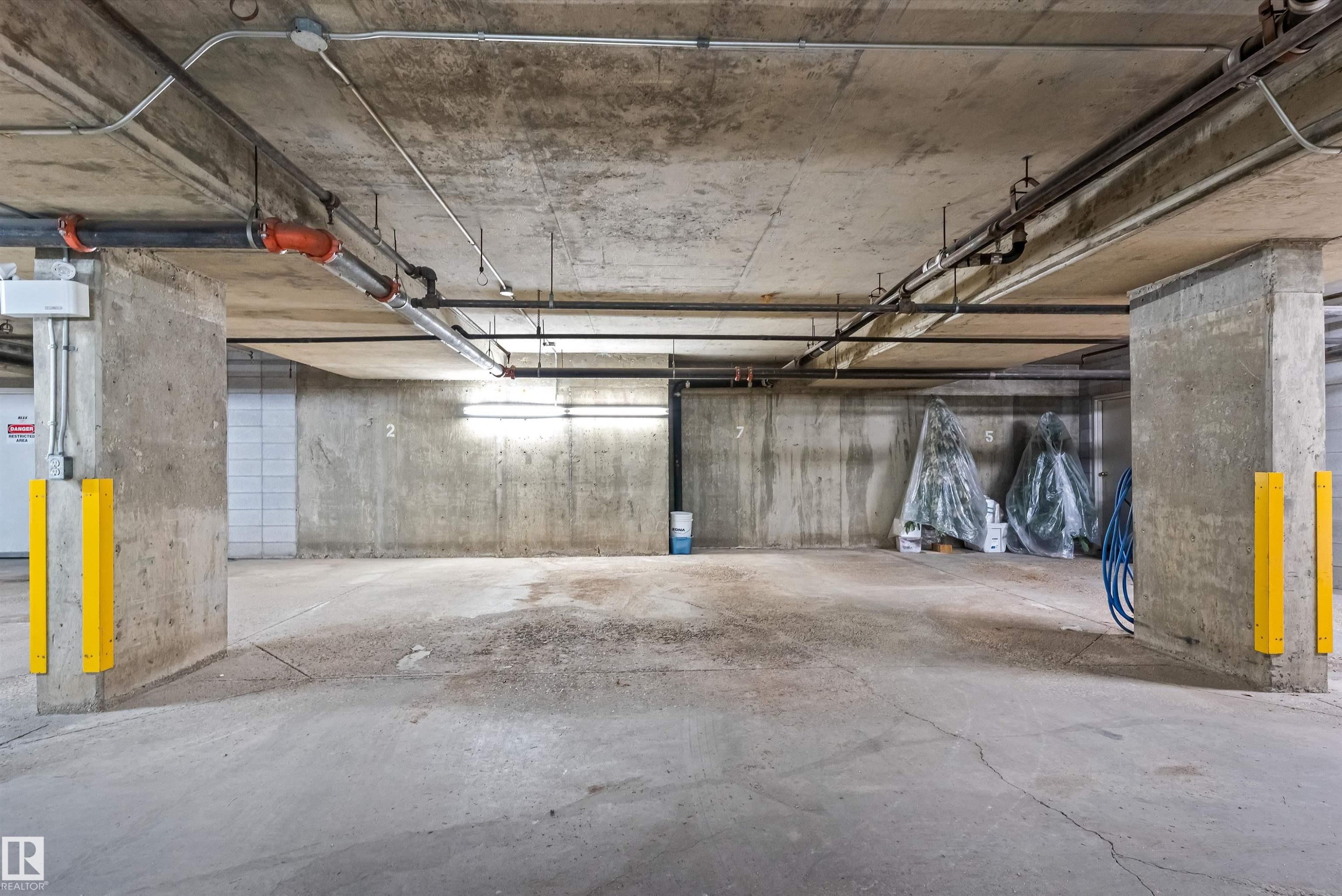 7 14824 45 Avenue, Edmonton, AB - Indoor Photo Showing Garage