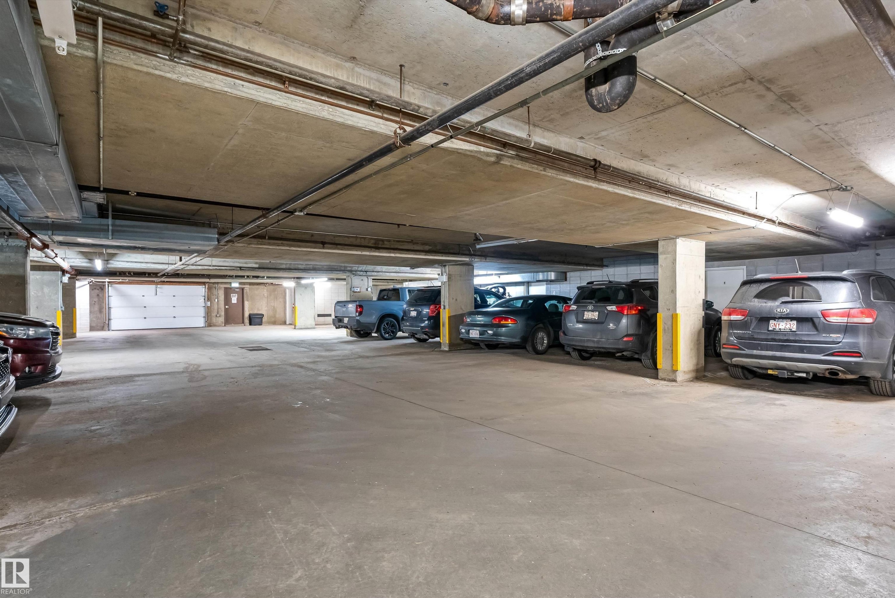 7 14824 45 Avenue, Edmonton, AB - Indoor Photo Showing Garage