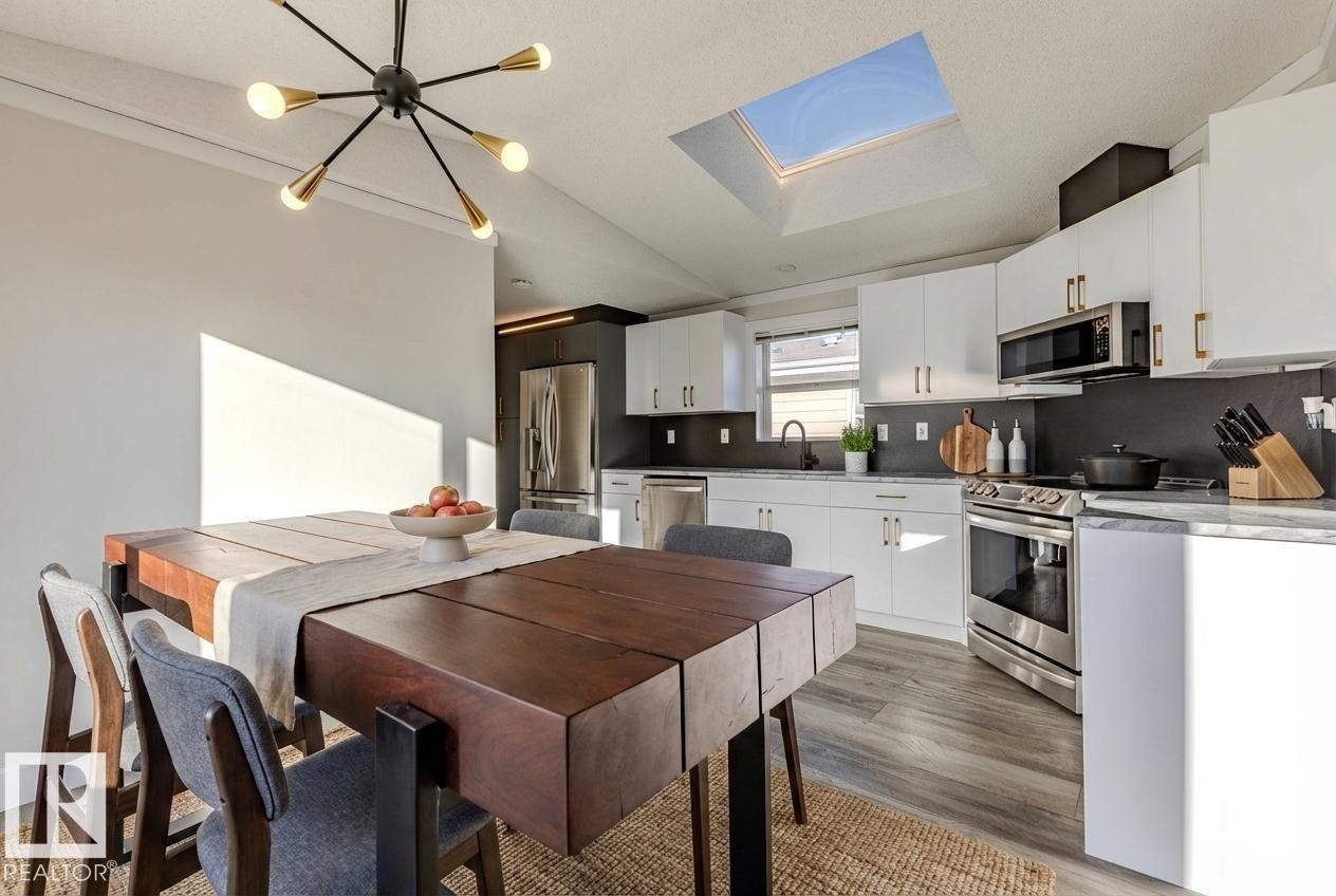 This photo is virtually staged using AI. - 514 Maple Wood Crescent, Edmonton, AB - Indoor