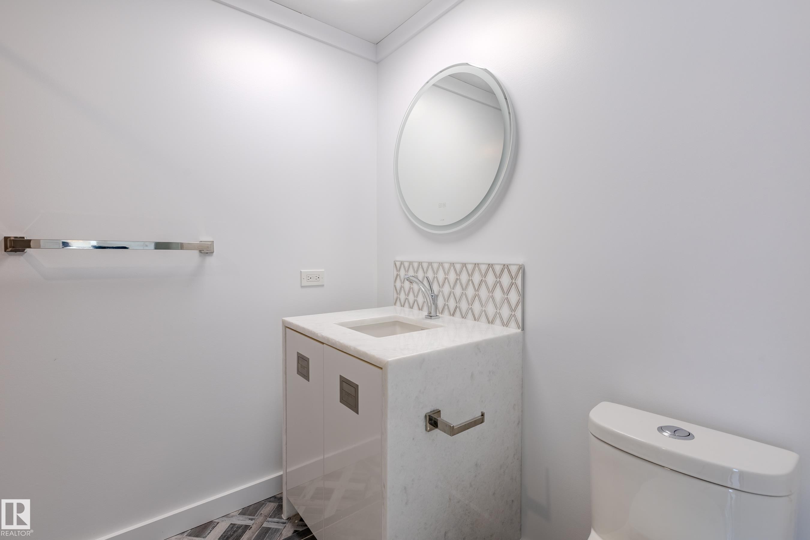 514 Maple Wood Crescent, Edmonton, AB - Indoor Photo Showing Bathroom