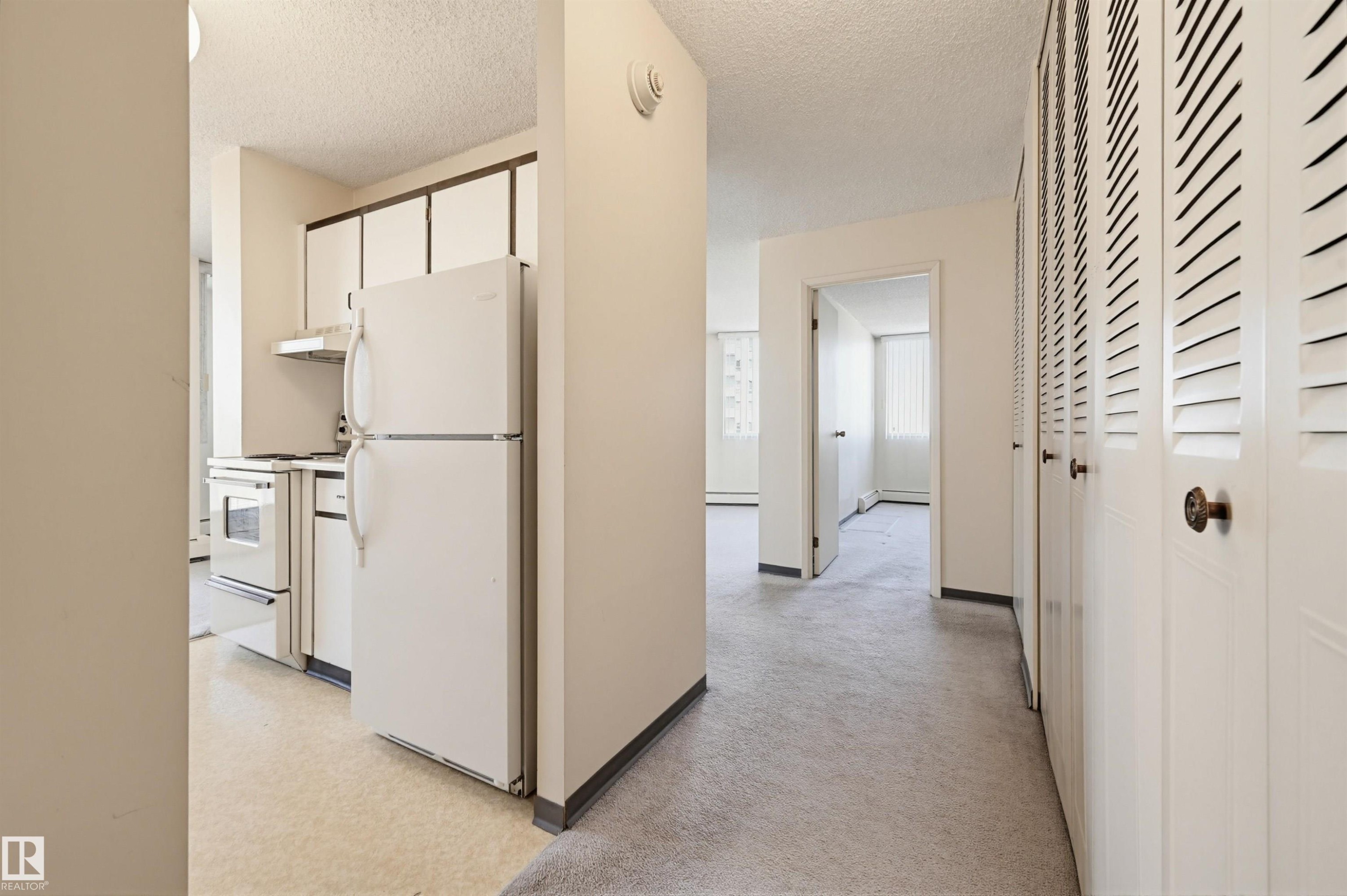 701 12141 Jasper Avenue, Edmonton, AB - Indoor Photo Showing Kitchen