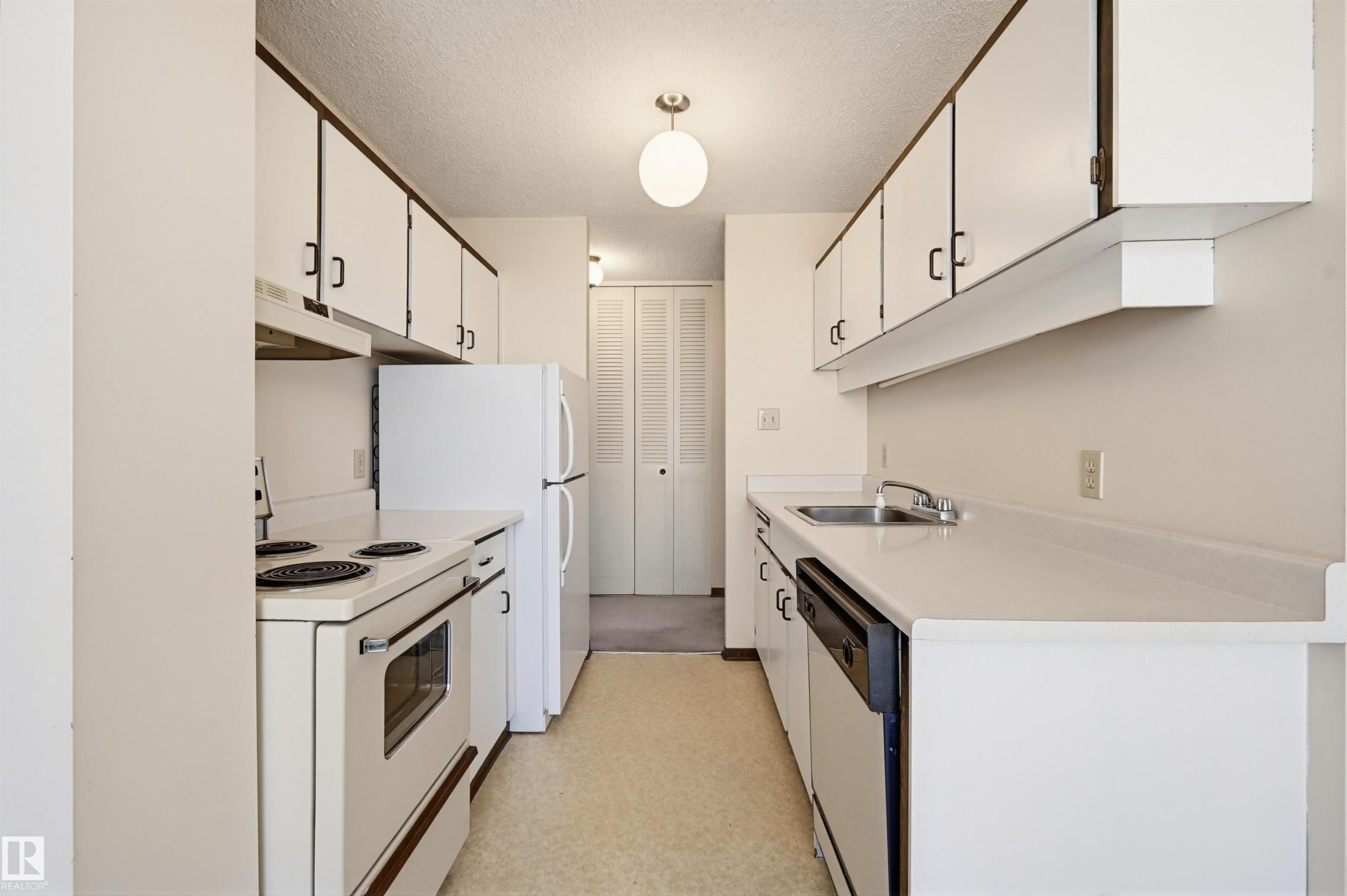 701 12141 Jasper Avenue, Edmonton, AB - Indoor Photo Showing Kitchen