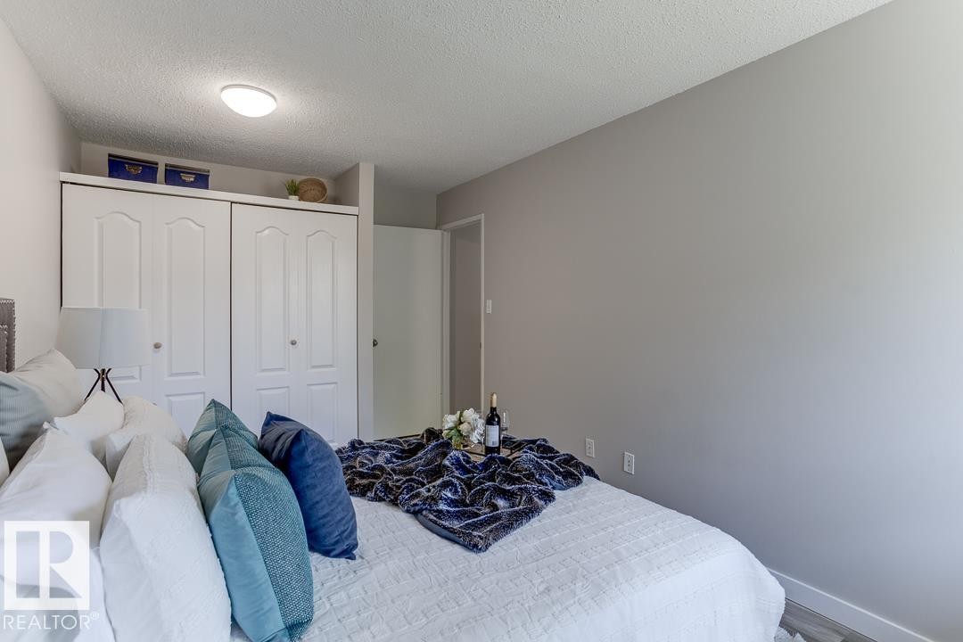 7032 Mill Woods Road, Edmonton, AB - Indoor Photo Showing Bedroom