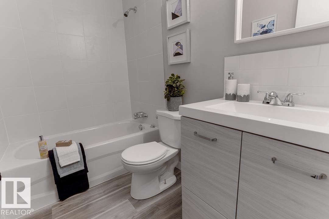 7032 Mill Woods Road, Edmonton, AB - Indoor Photo Showing Bathroom