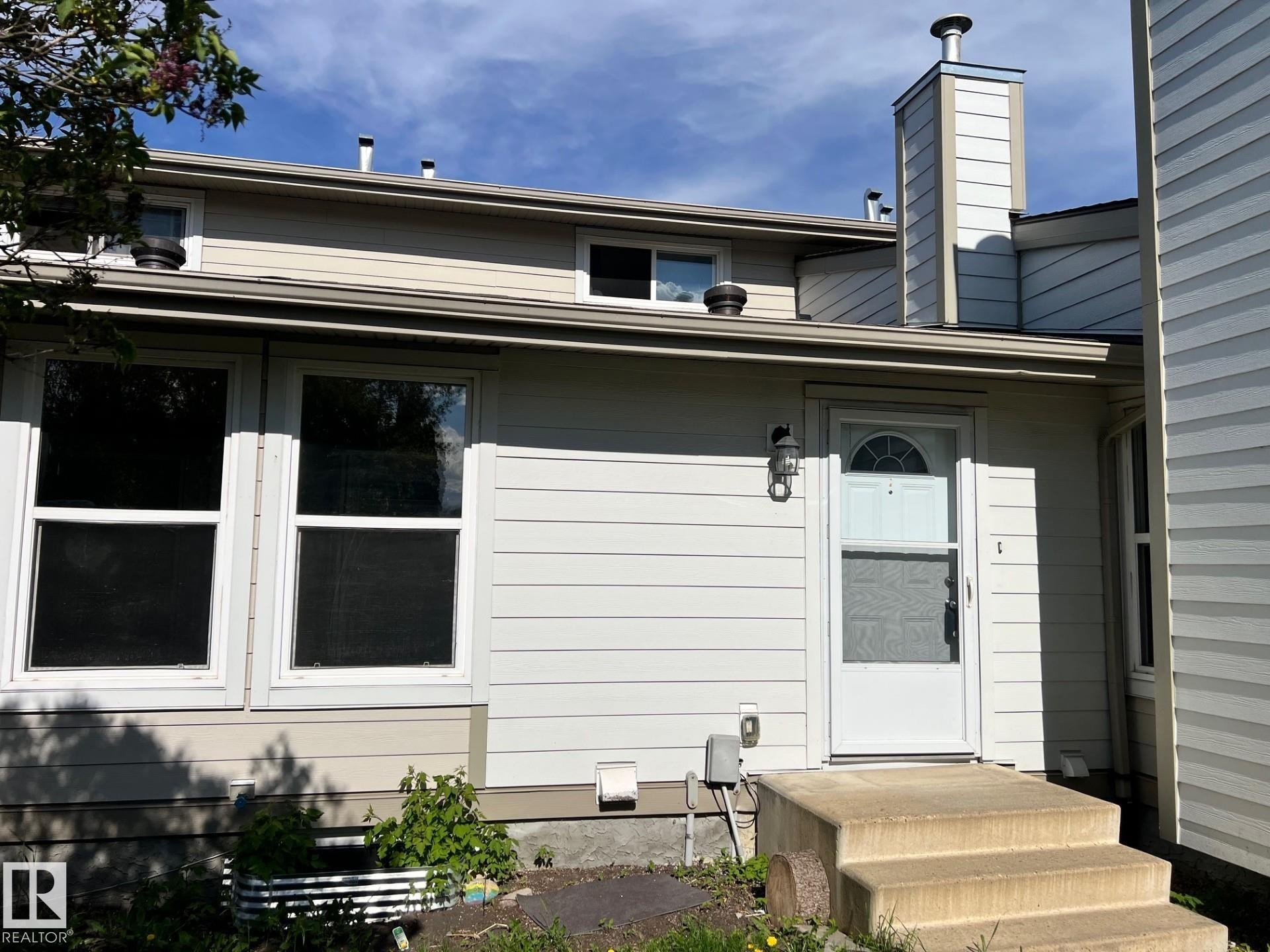 7032 Mill Woods Road, Edmonton, AB - Outdoor