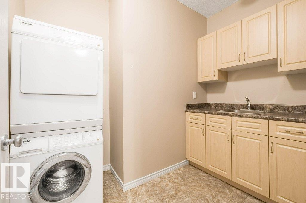 59 3010 33 Avenue, Edmonton, AB - Indoor Photo Showing Laundry Room
