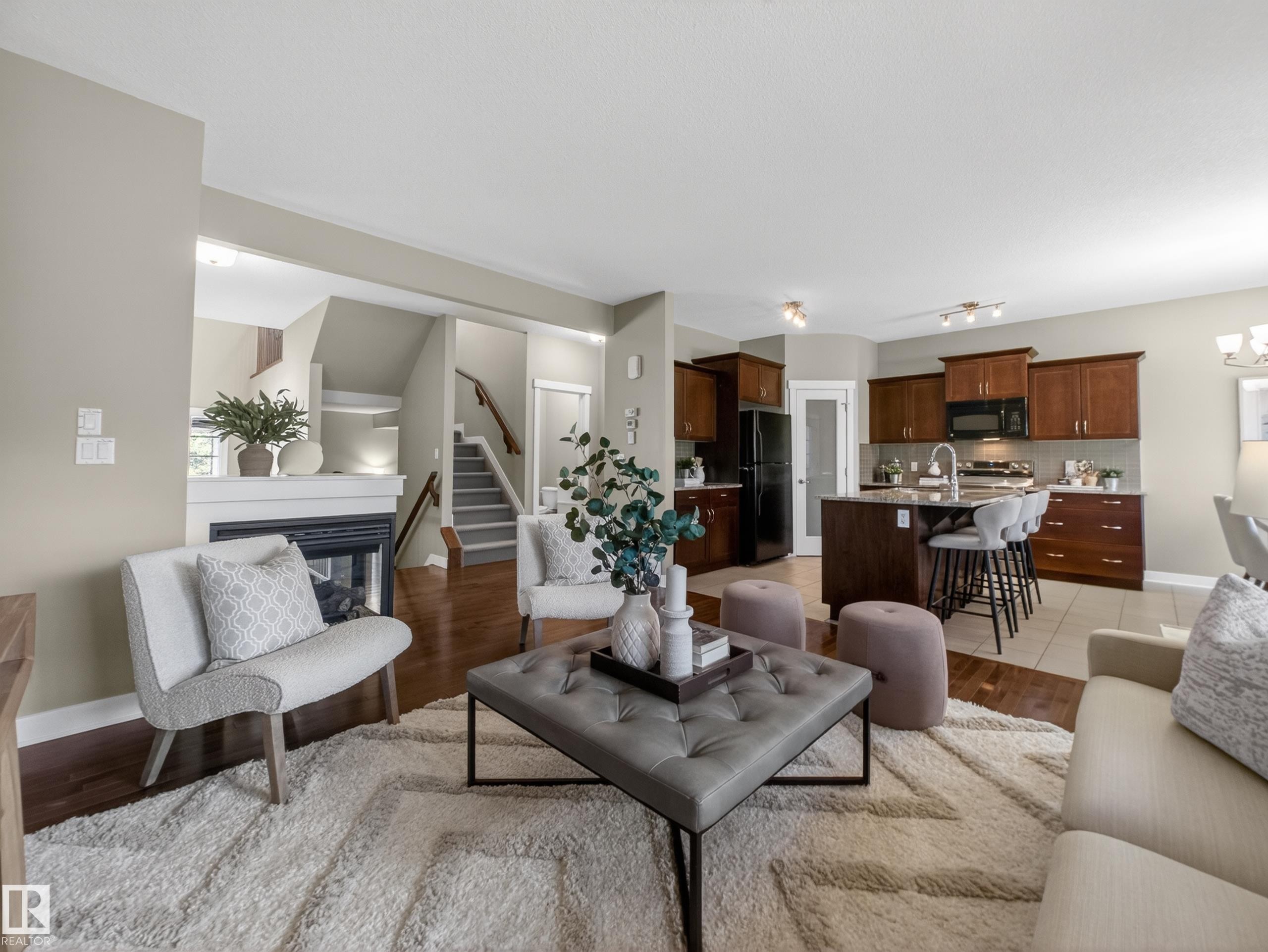 2729 Anderson Crescent, Edmonton, AB - Indoor Photo Showing Living Room