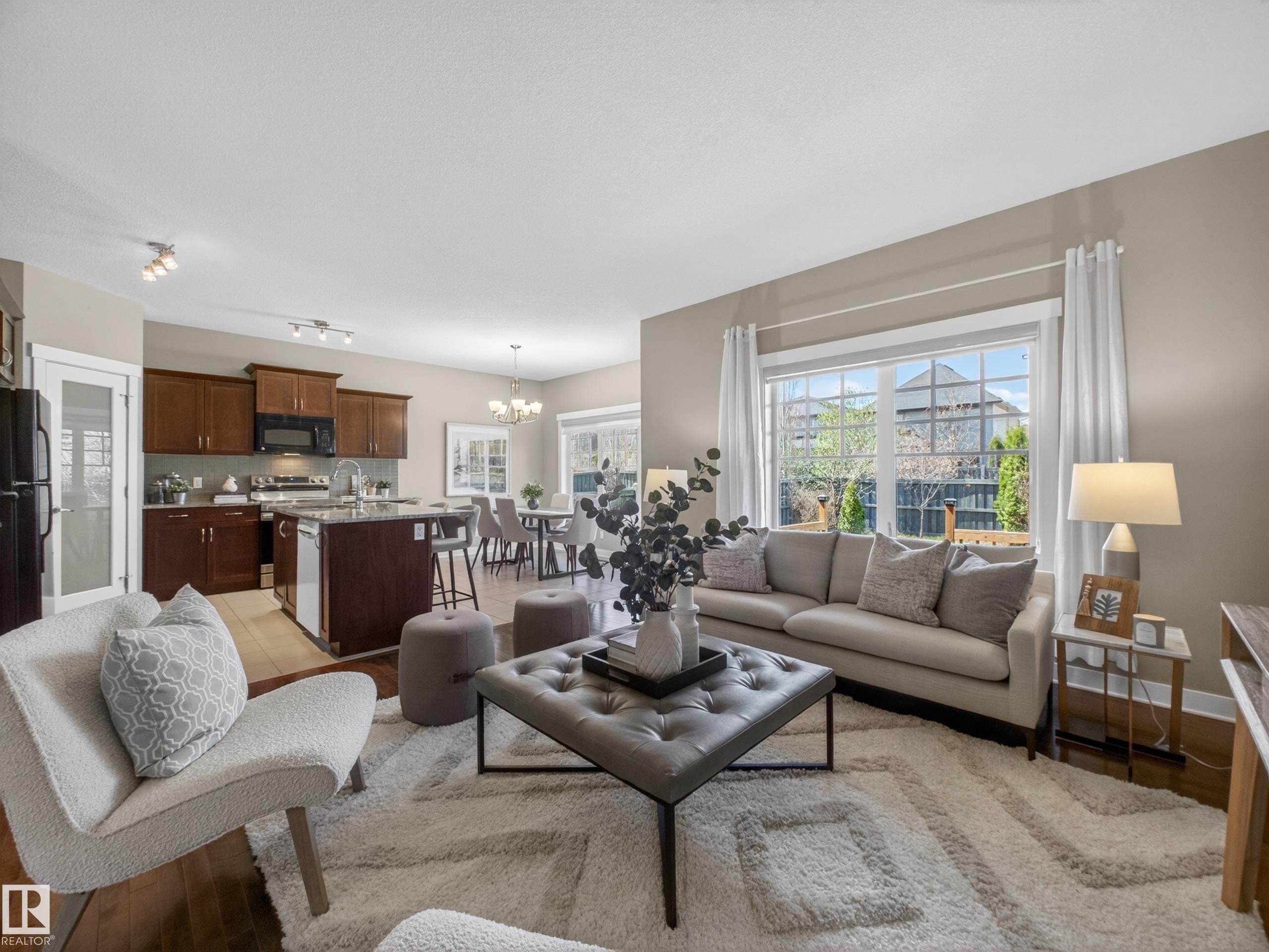 2729 Anderson Crescent, Edmonton, AB - Indoor Photo Showing Living Room