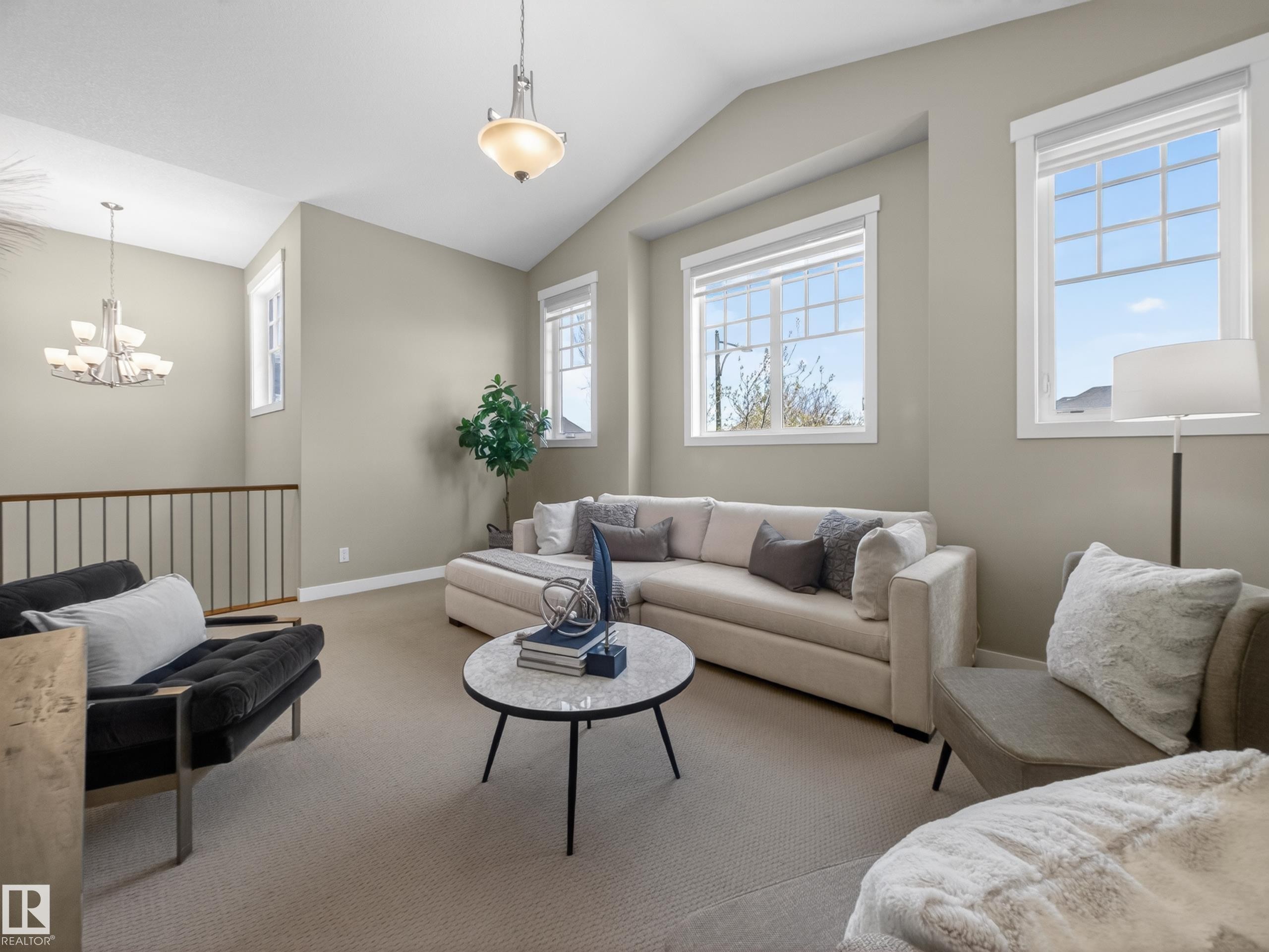 2729 Anderson Crescent, Edmonton, AB - Indoor Photo Showing Living Room