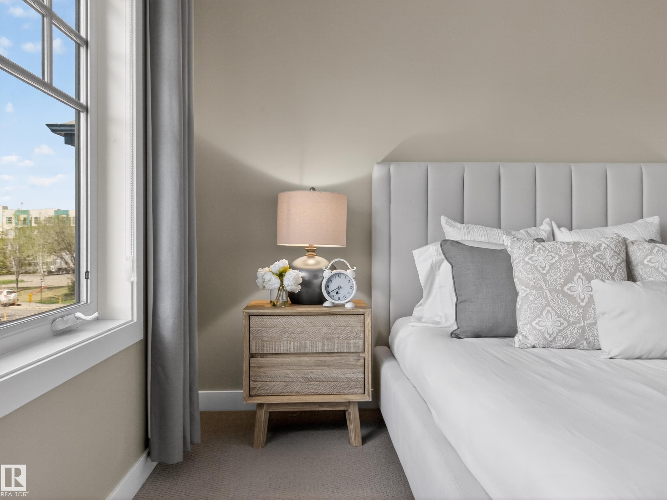 2729 Anderson Crescent, Edmonton, AB - Indoor Photo Showing Bedroom