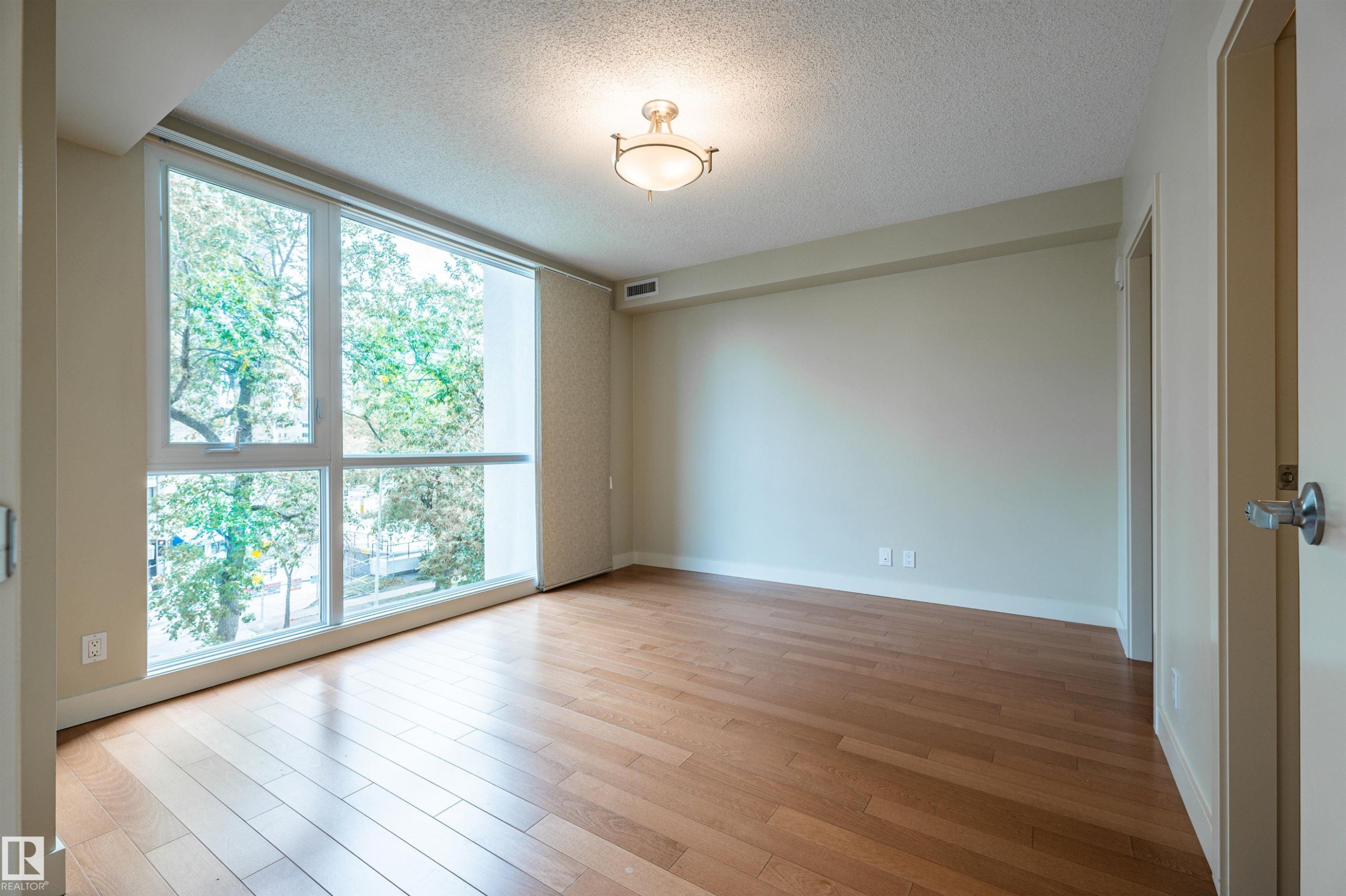 304 10046 117 Street, Edmonton, AB - Indoor Photo Showing Other Room