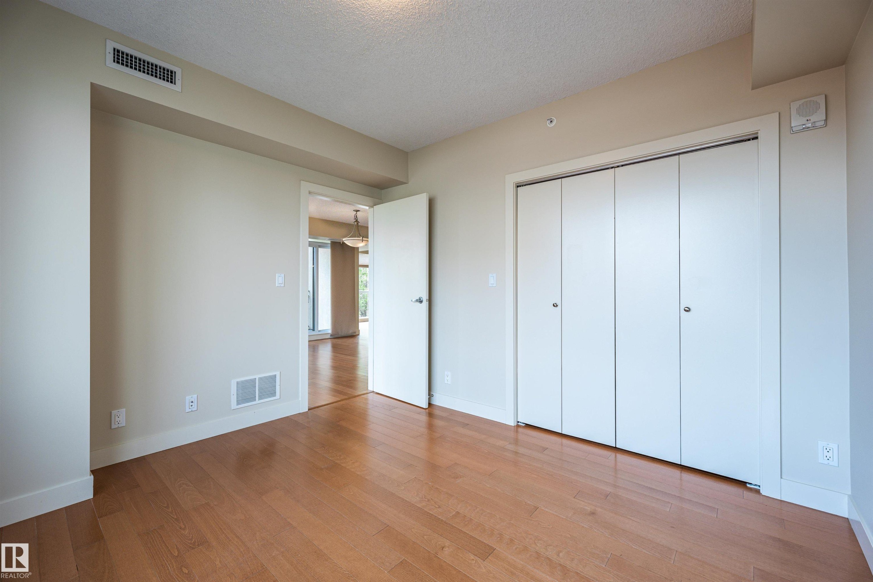 304 10046 117 Street, Edmonton, AB - Indoor Photo Showing Other Room