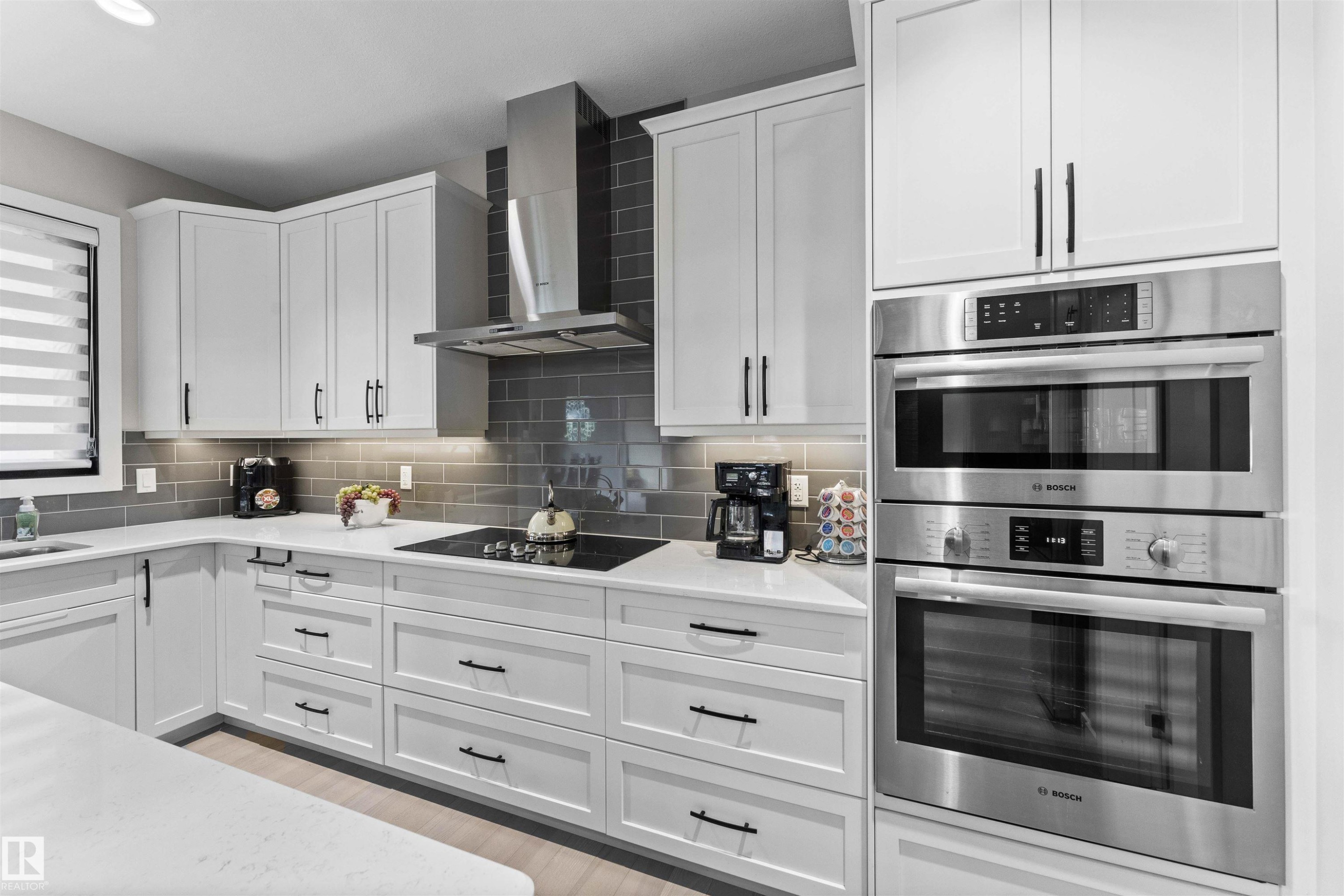 6813 Knox Loop, Edmonton, AB - Indoor Photo Showing Kitchen With Upgraded Kitchen