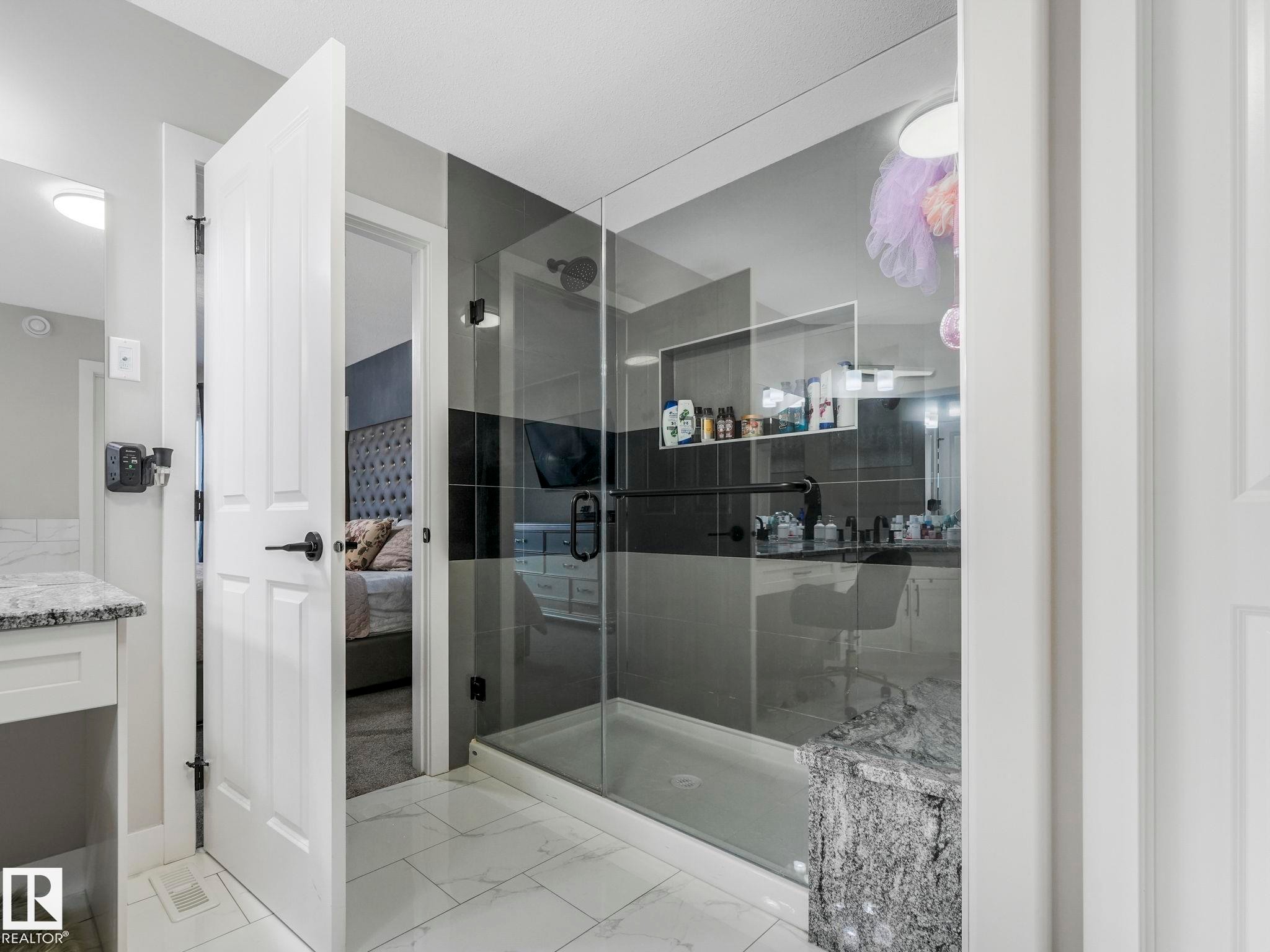 6813 Knox Loop, Edmonton, AB - Indoor Photo Showing Bathroom
