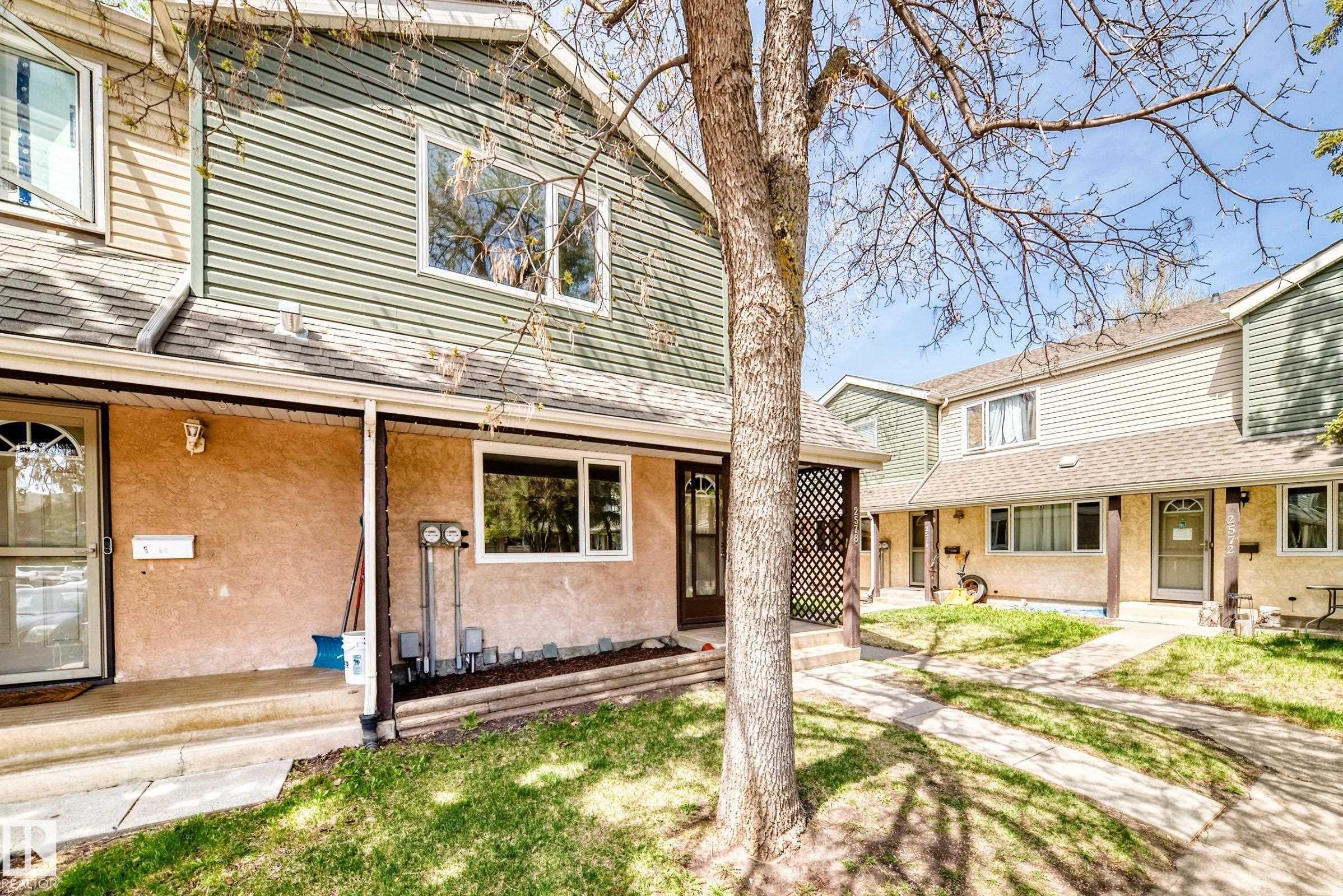 Townhouse exterior featuring a combination of horizontal siding and stucco finishes - 2578 138A Avenue, Edmonton, AB - Outdoor