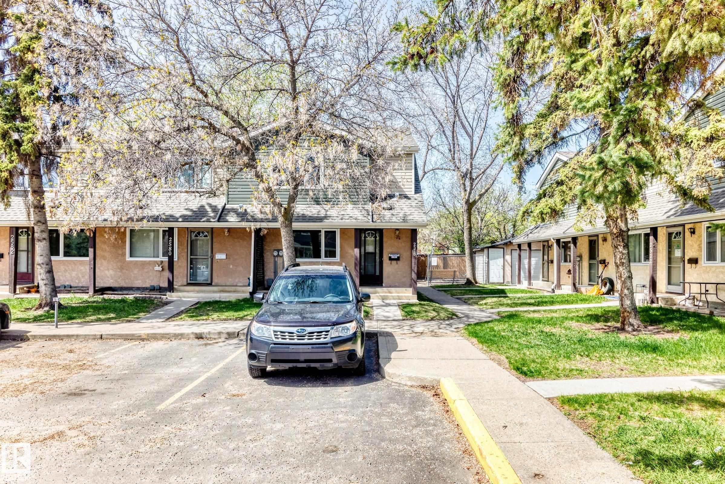Multi-unit facade featuring light stucco and complementary siding - 2578 138A Avenue, Edmonton, AB - Outdoor With Facade