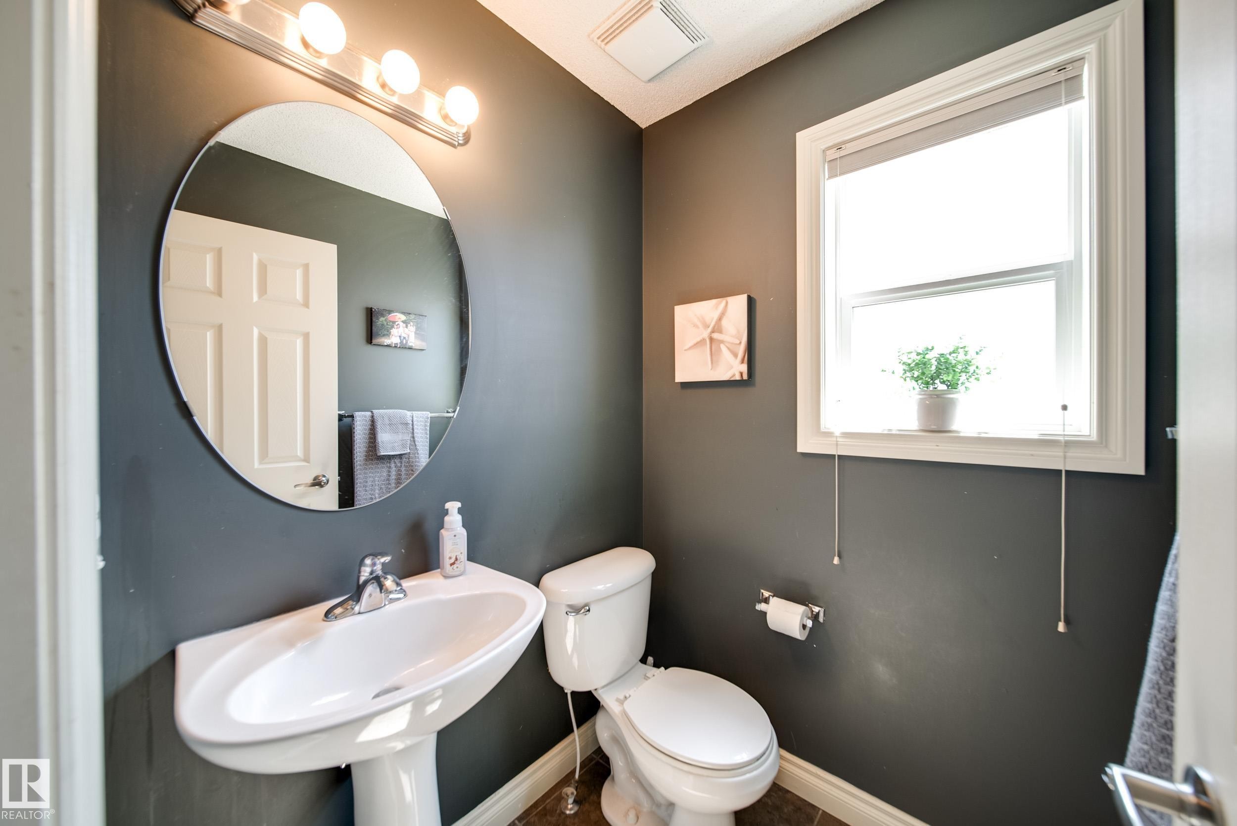 12627 16 Avenue, Edmonton, AB - Indoor Photo Showing Bathroom