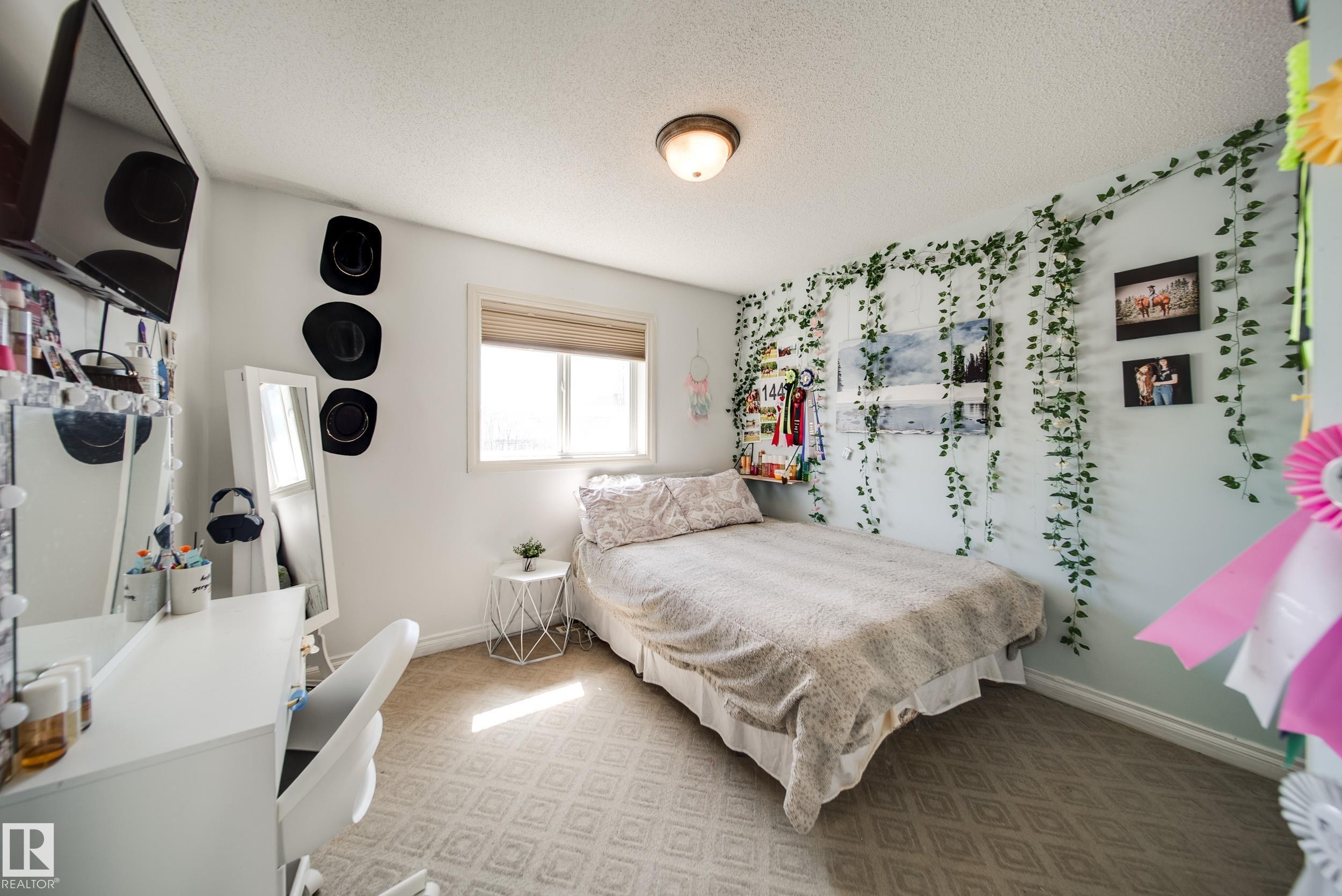 12627 16 Avenue, Edmonton, AB - Indoor Photo Showing Bedroom