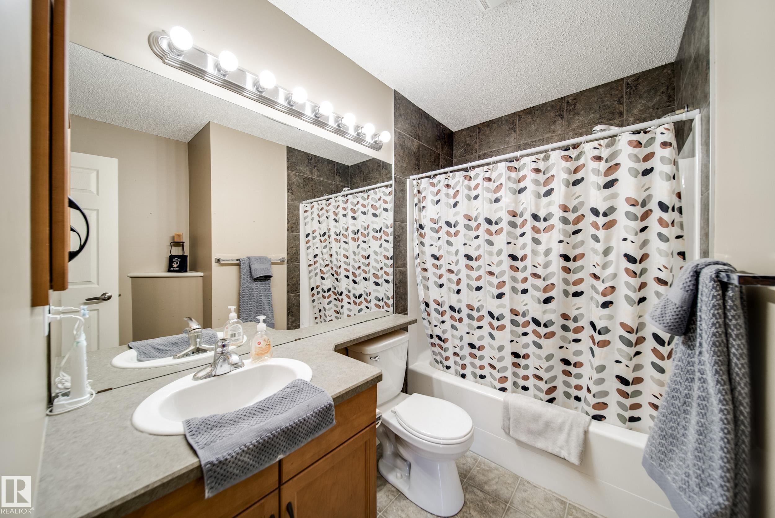 12627 16 Avenue, Edmonton, AB - Indoor Photo Showing Bathroom