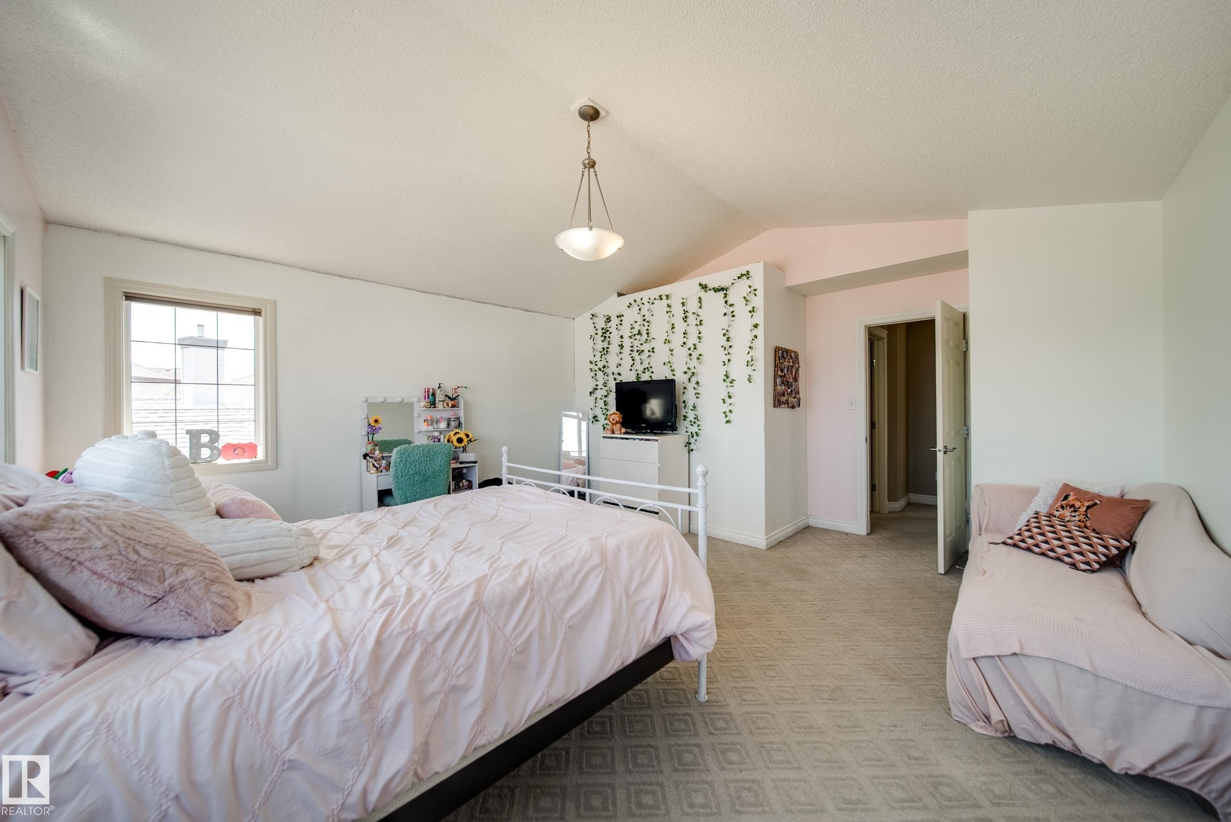 12627 16 Avenue, Edmonton, AB - Indoor Photo Showing Bedroom