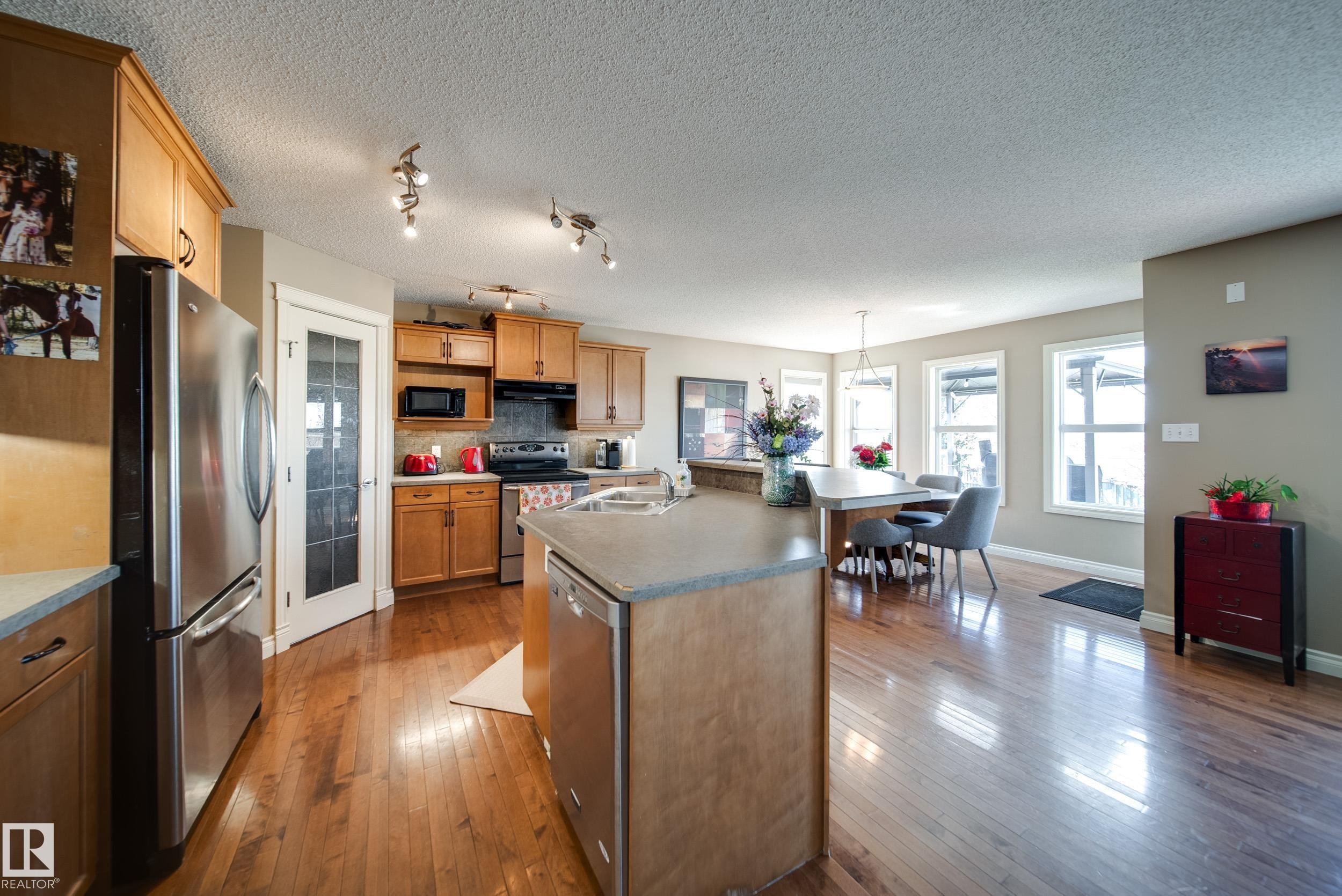 12627 16 Avenue, Edmonton, AB - Indoor Photo Showing Kitchen
