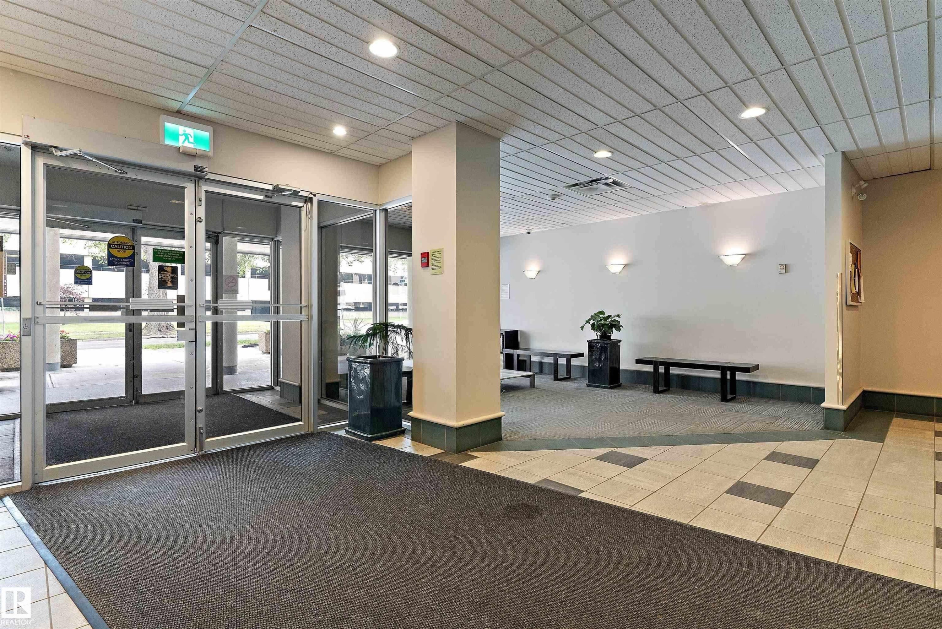 905 9940 112 Street, Edmonton, AB - Indoor