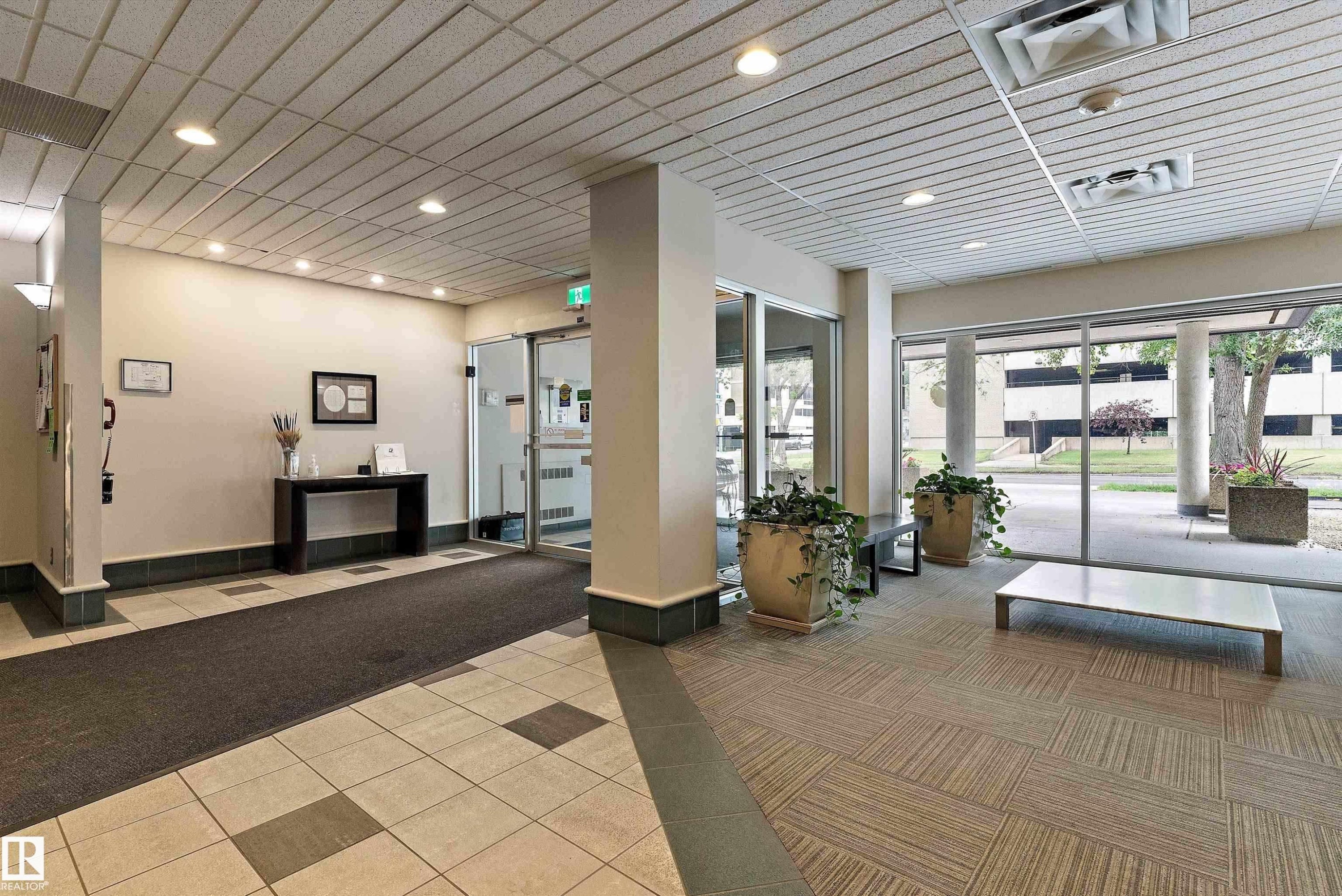 905 9940 112 Street, Edmonton, AB - Indoor