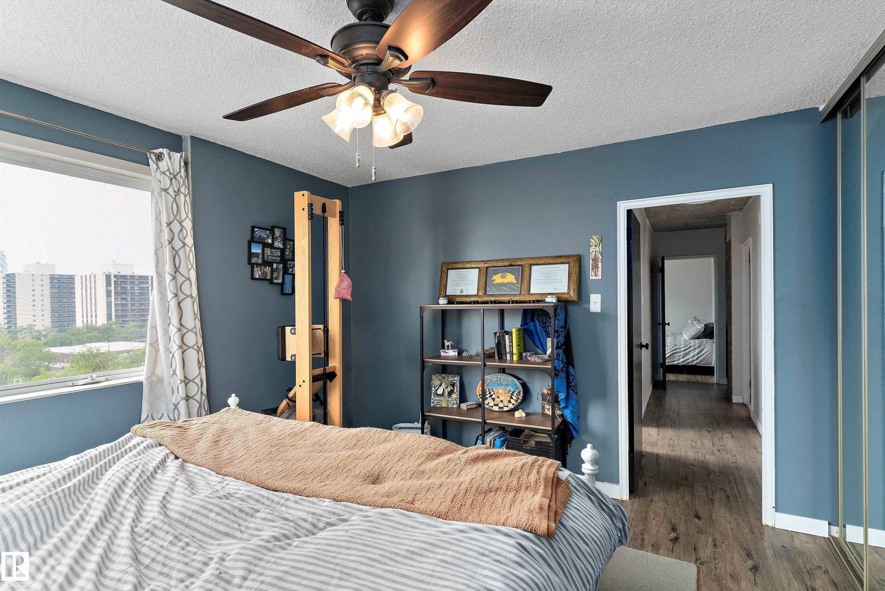 905 9940 112 Street, Edmonton, AB - Indoor Photo Showing Bedroom