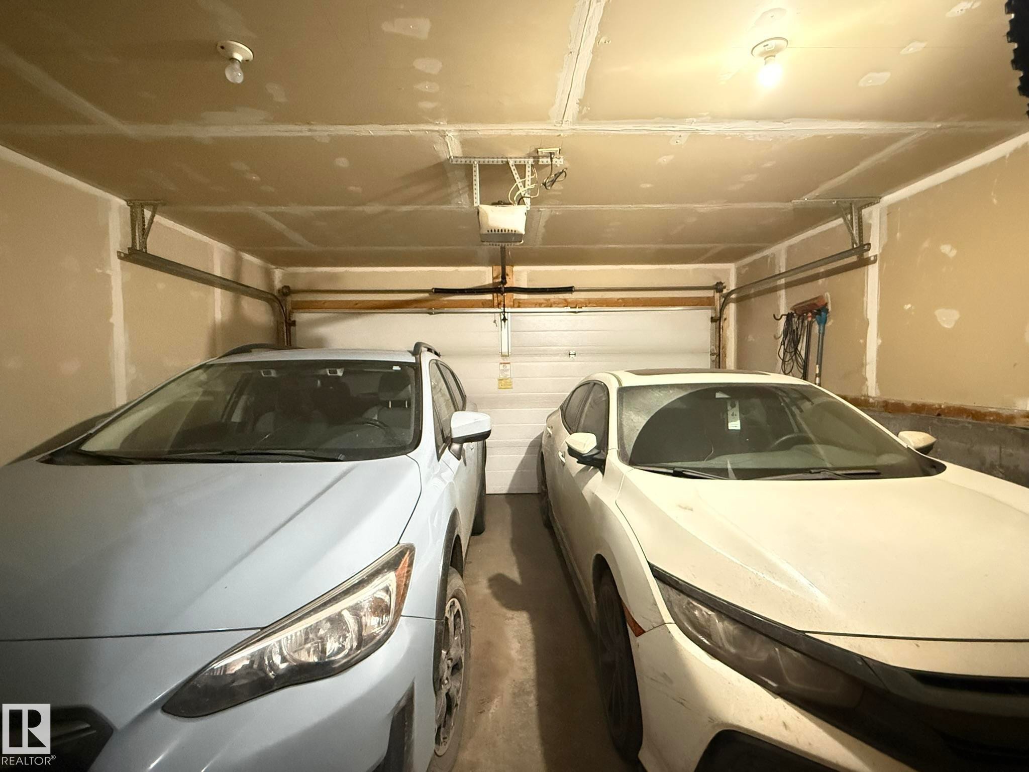 41 460 Hemingway Road Nw, Edmonton, AB - Indoor Photo Showing Garage
