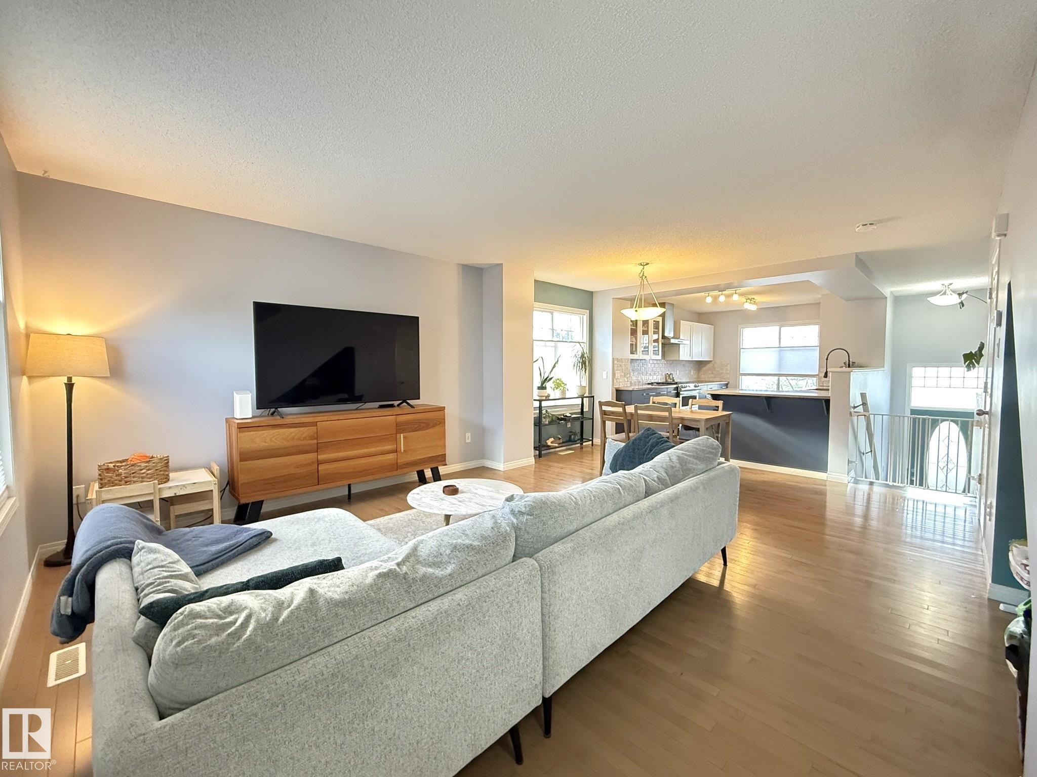 41 460 Hemingway Road Nw, Edmonton, AB - Indoor Photo Showing Living Room