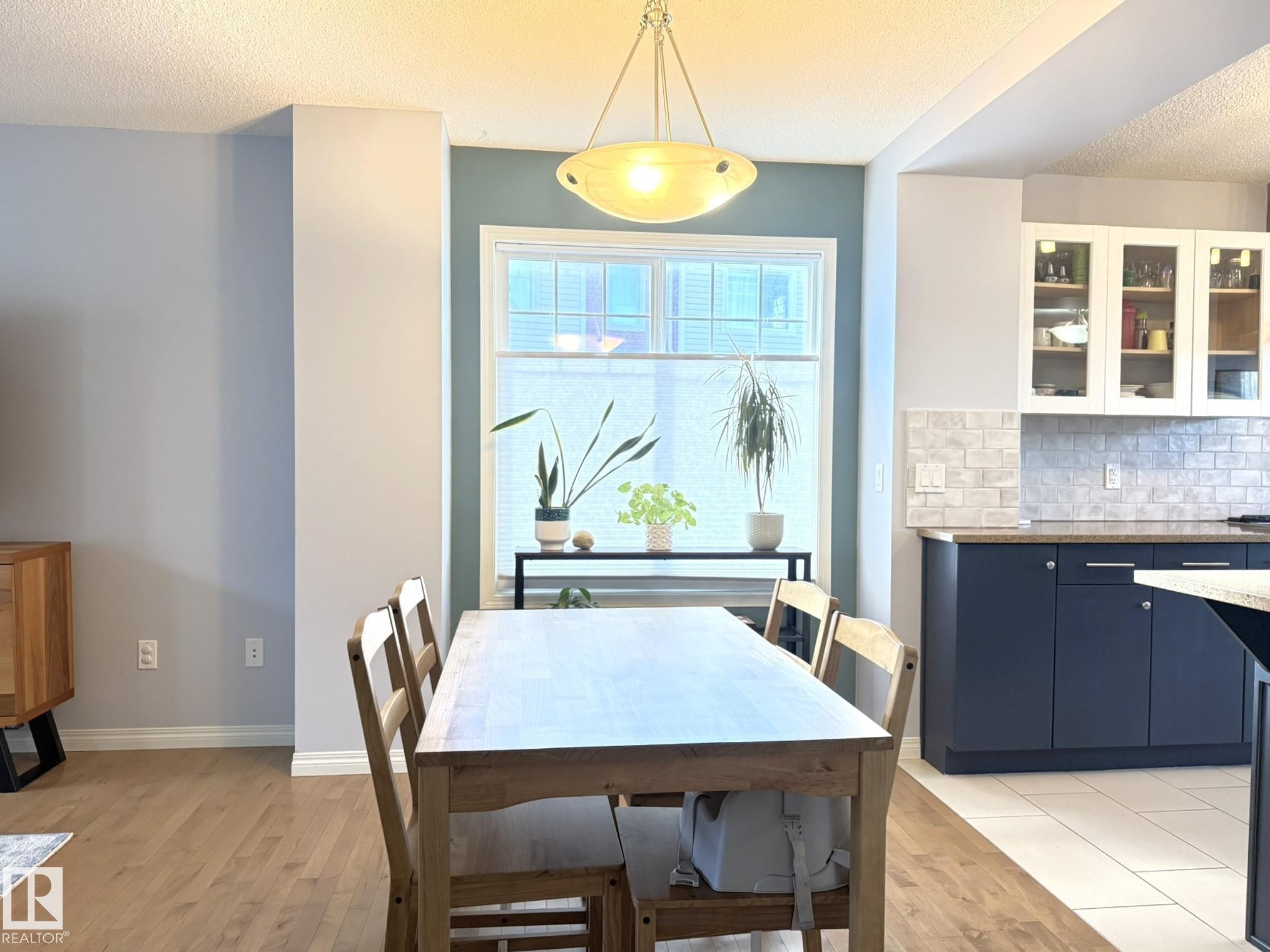 41 460 Hemingway Road Nw, Edmonton, AB - Indoor Photo Showing Dining Room