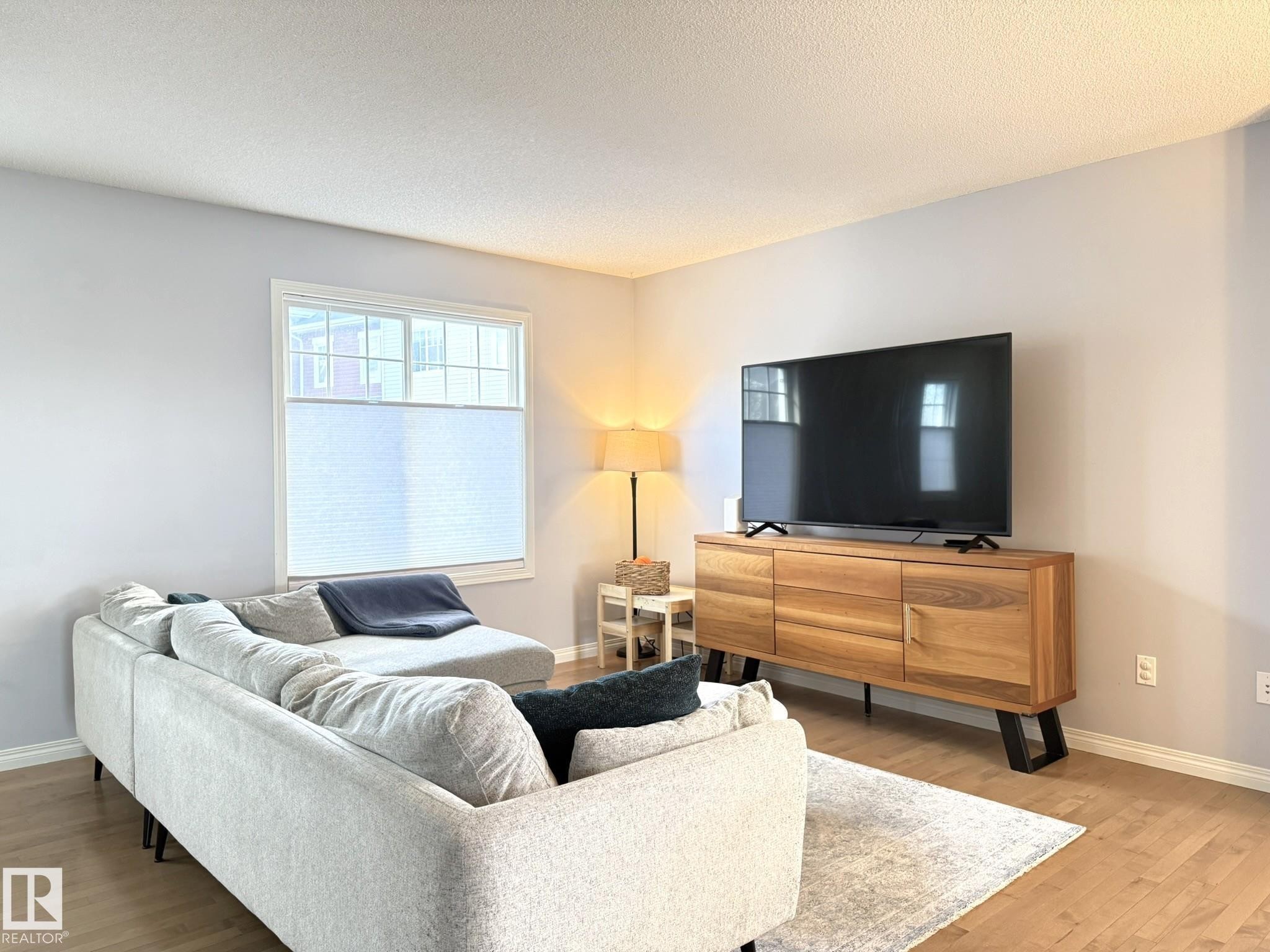 41 460 Hemingway Road Nw, Edmonton, AB - Indoor Photo Showing Living Room