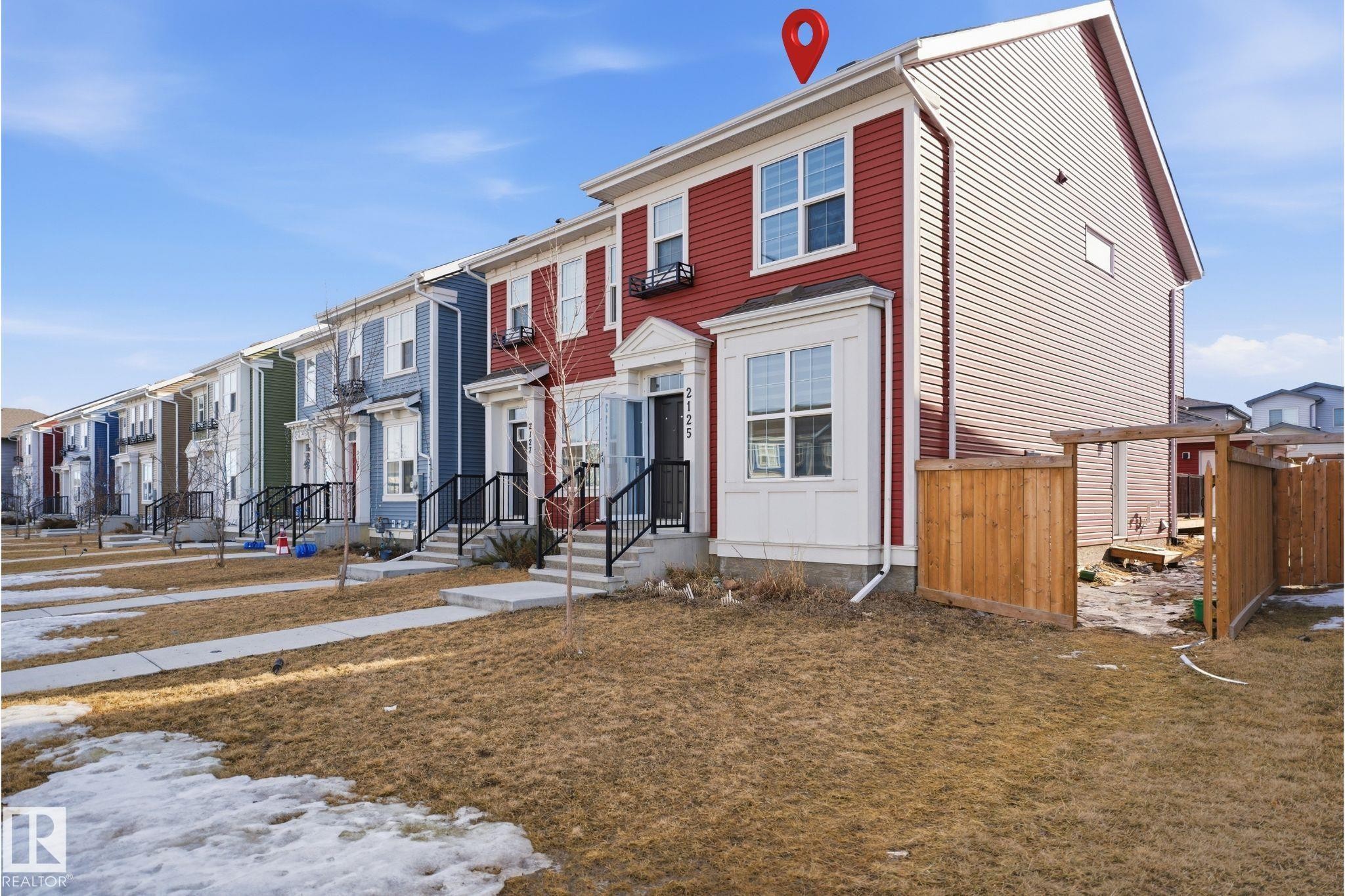 The property features a red exterior with white trim and a bay window - 2125 Maple Road Nw, Edmonton, AB - Outdoor