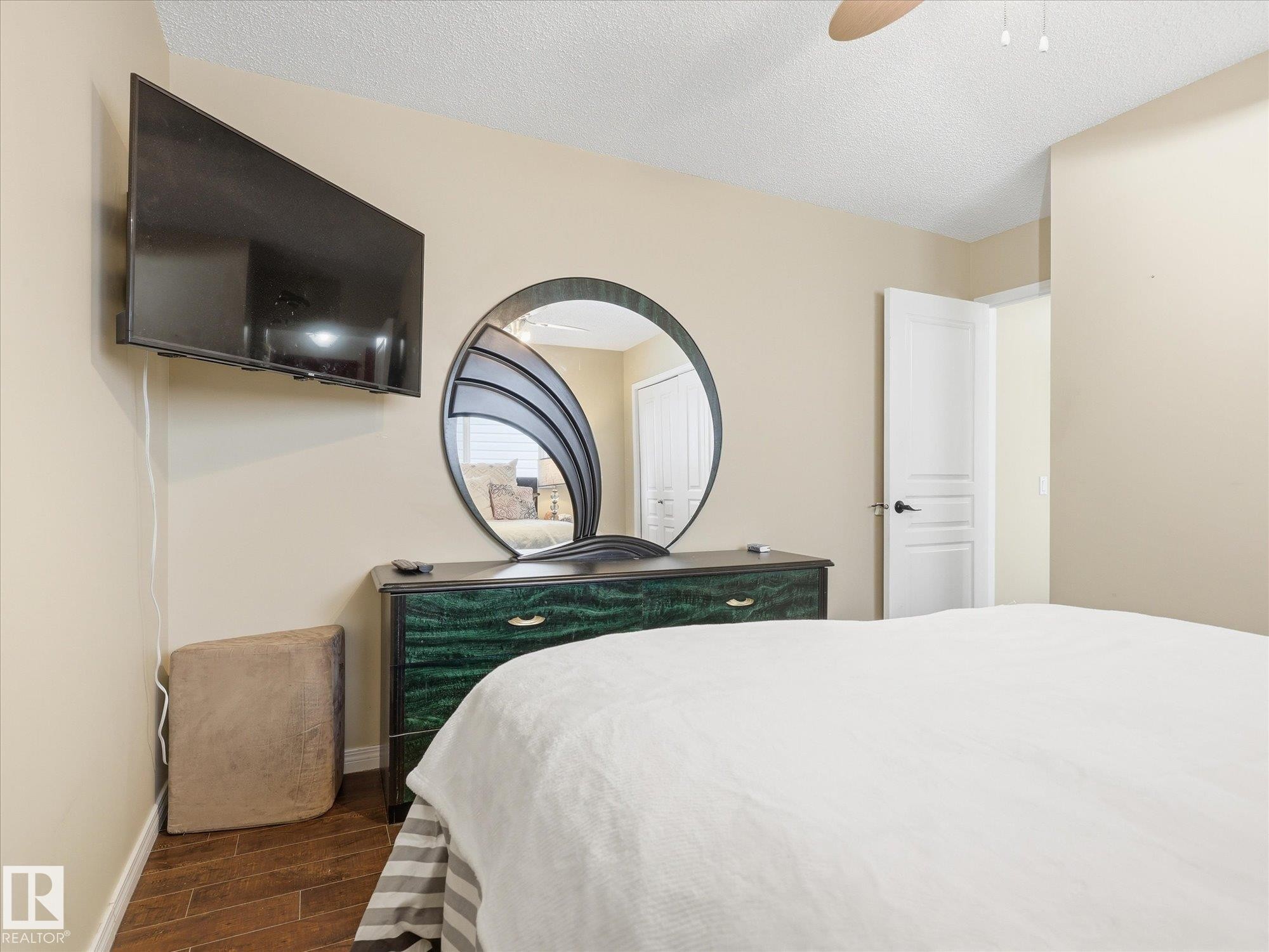 15135 43 Street Nw, Edmonton, AB - Indoor Photo Showing Bedroom