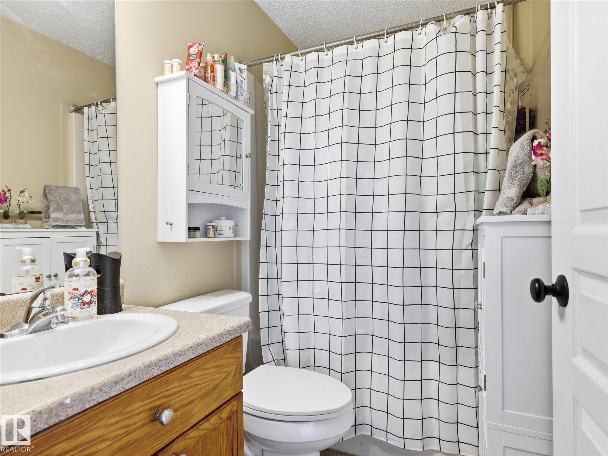 15135 43 Street Nw, Edmonton, AB - Indoor Photo Showing Bathroom