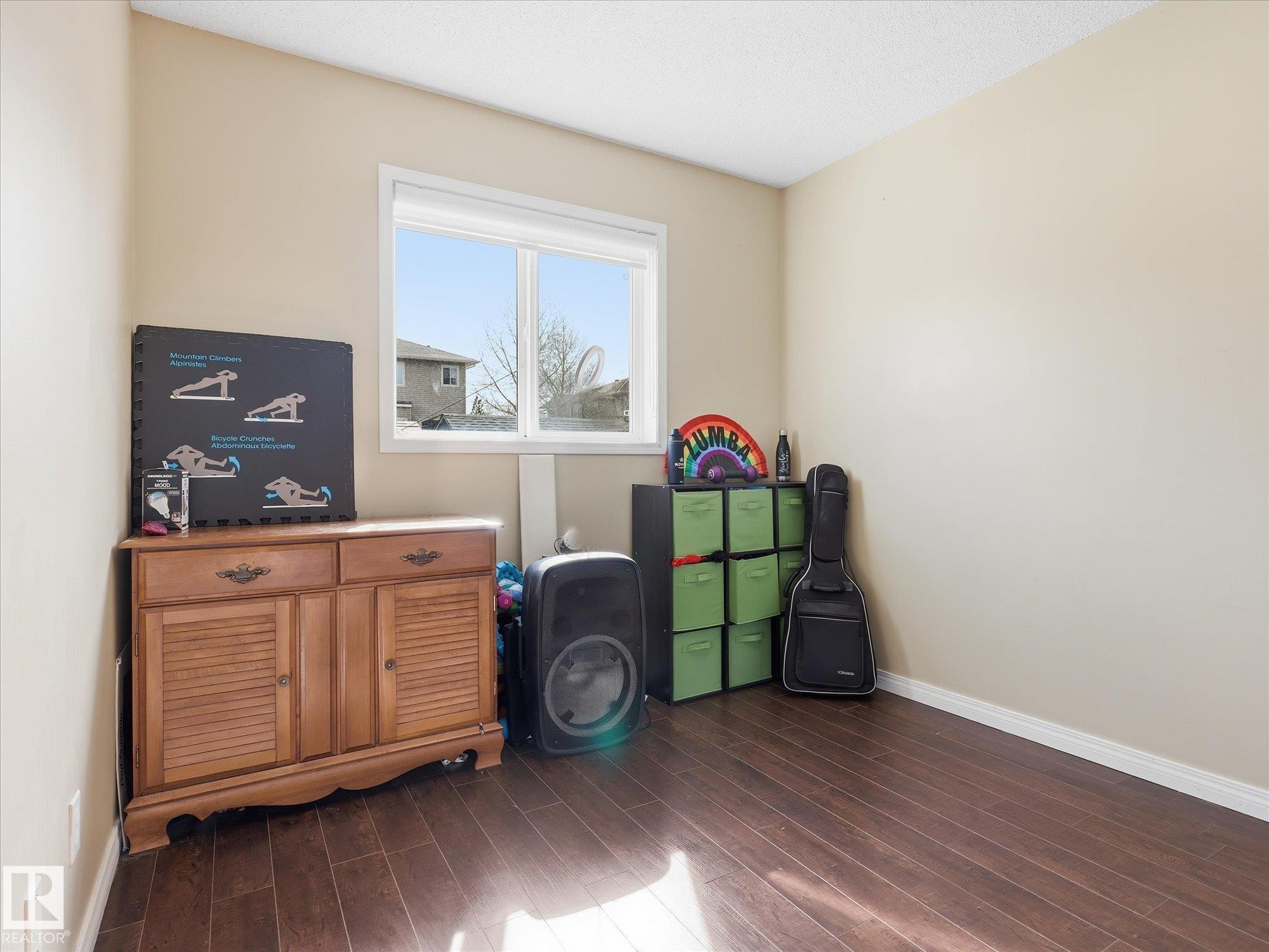 15135 43 Street Nw, Edmonton, AB - Indoor