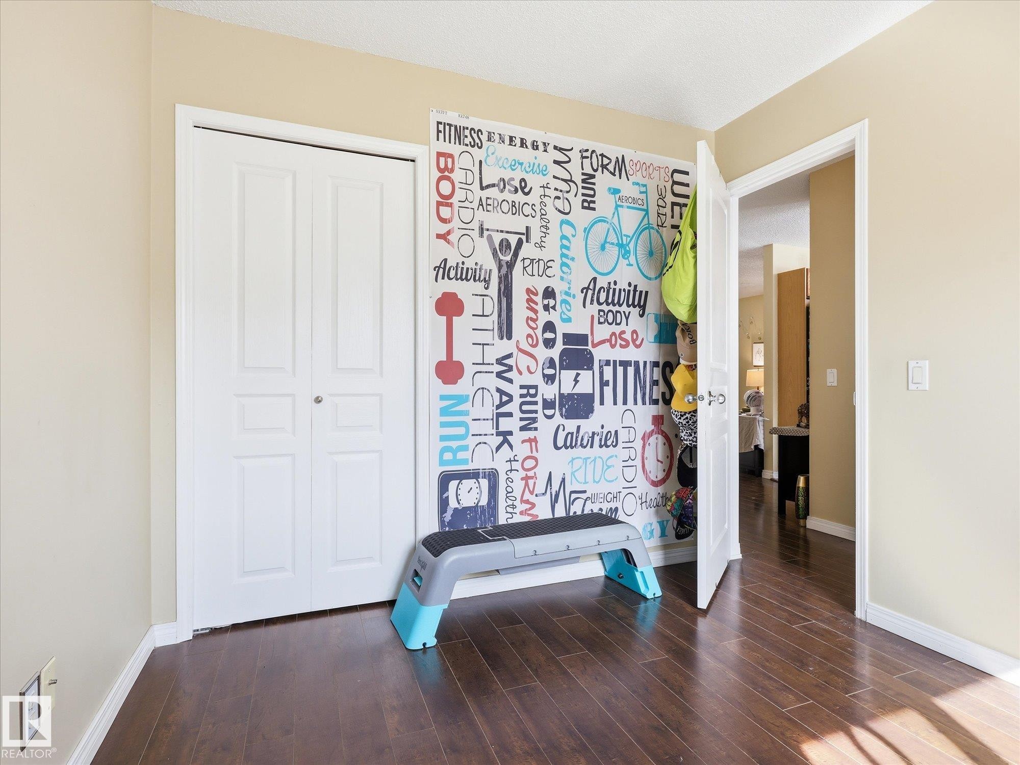 15135 43 Street Nw, Edmonton, AB - Indoor