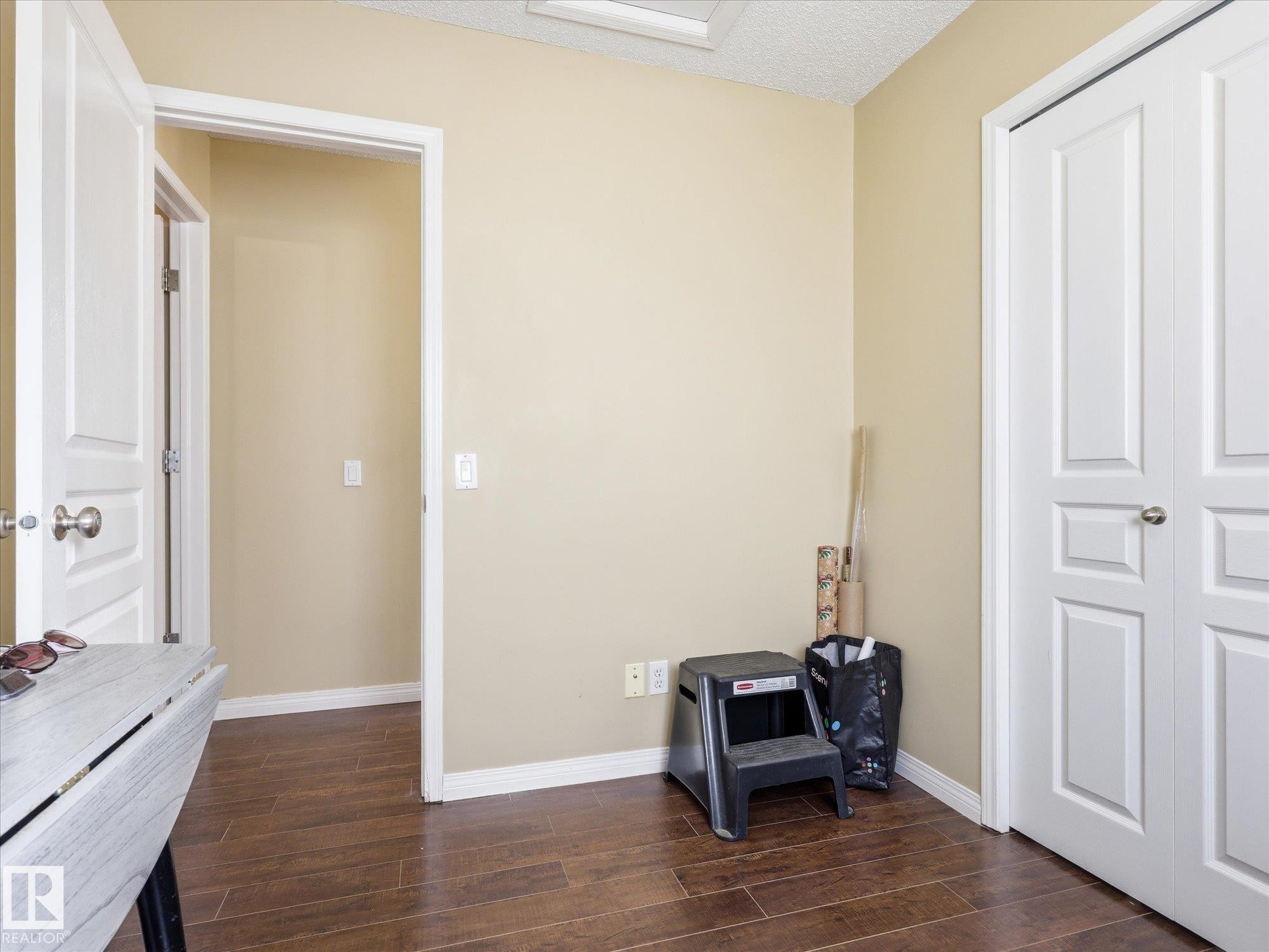 15135 43 Street Nw, Edmonton, AB - Indoor Photo Showing Other Room