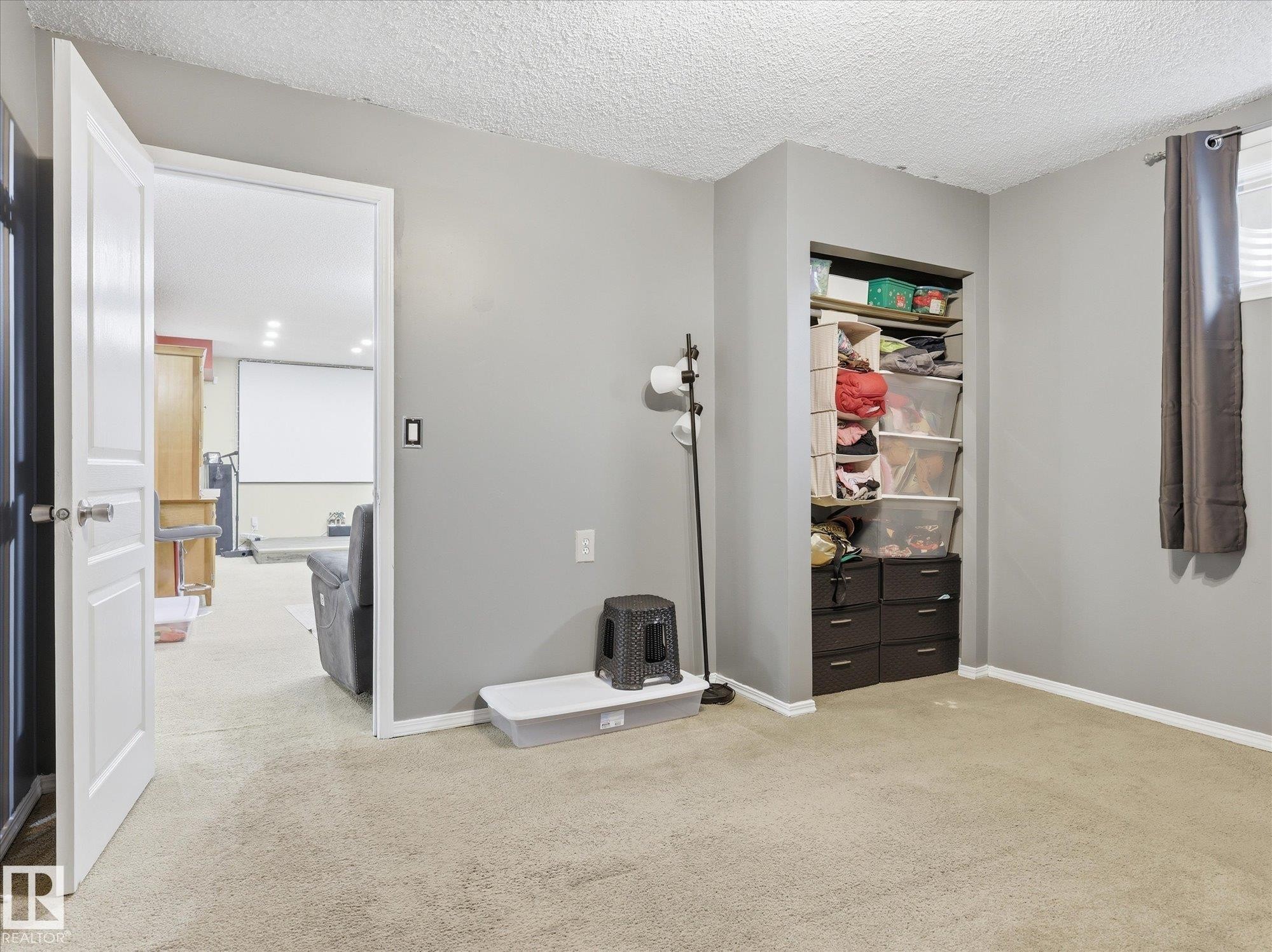 15135 43 Street Nw, Edmonton, AB - Indoor Photo Showing Other Room