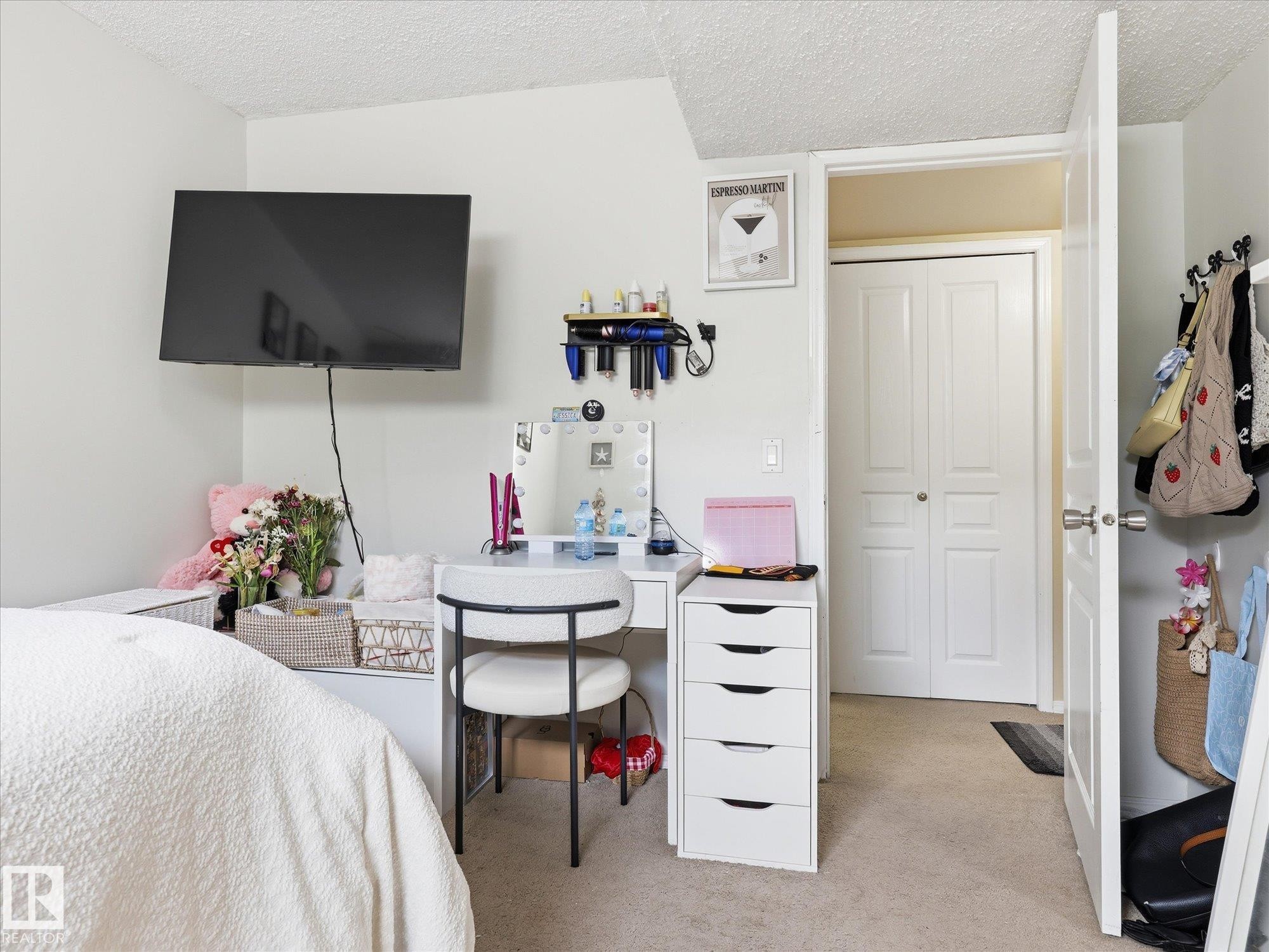 15135 43 Street Nw, Edmonton, AB - Indoor Photo Showing Bedroom