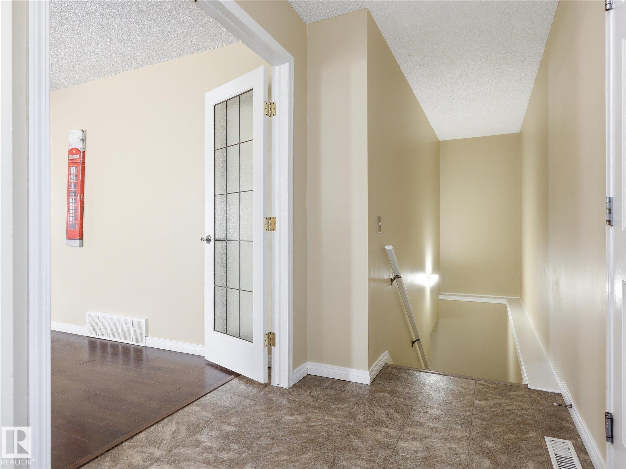 15135 43 Street Nw, Edmonton, AB - Indoor Photo Showing Other Room