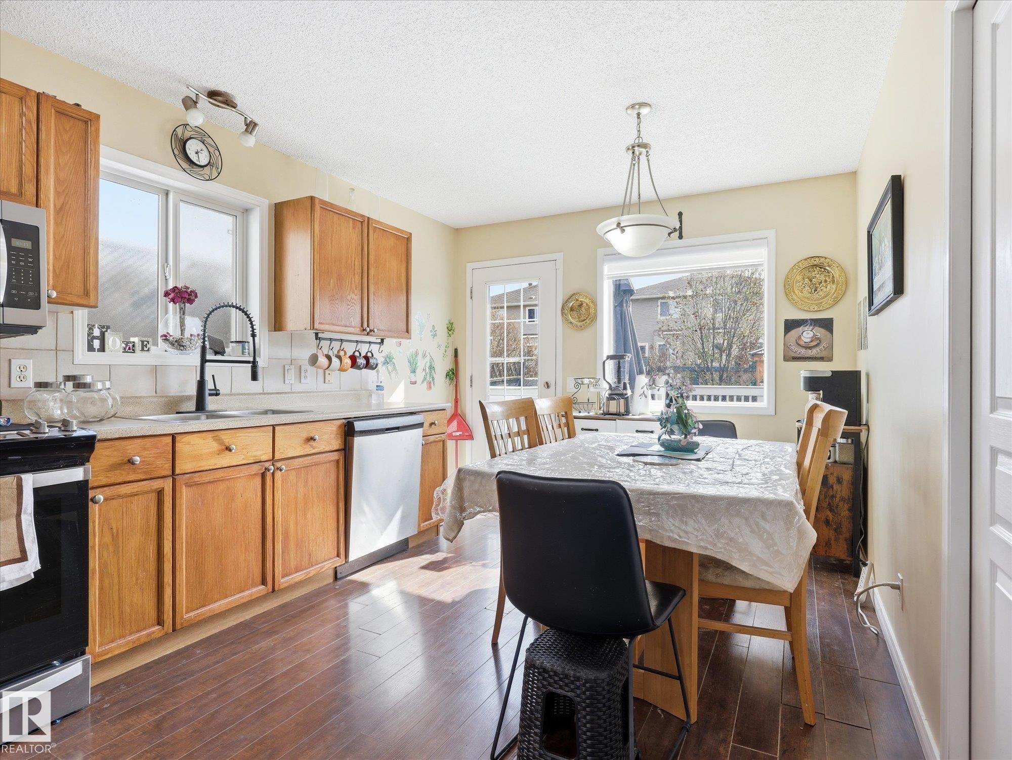 15135 43 Street Nw, Edmonton, AB - Indoor